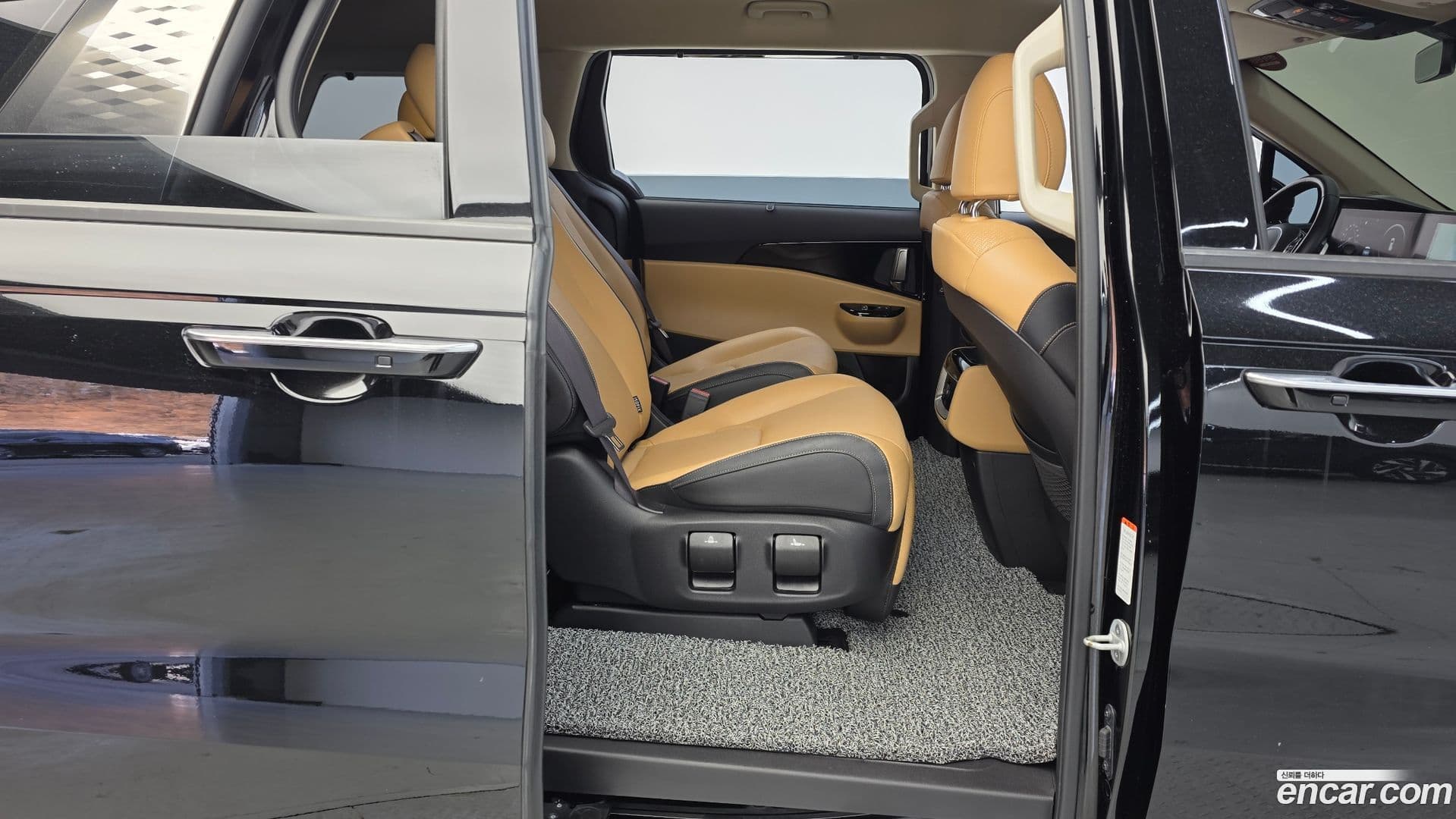 Main__Slider__Photo:Canival Kia 2022.10-11