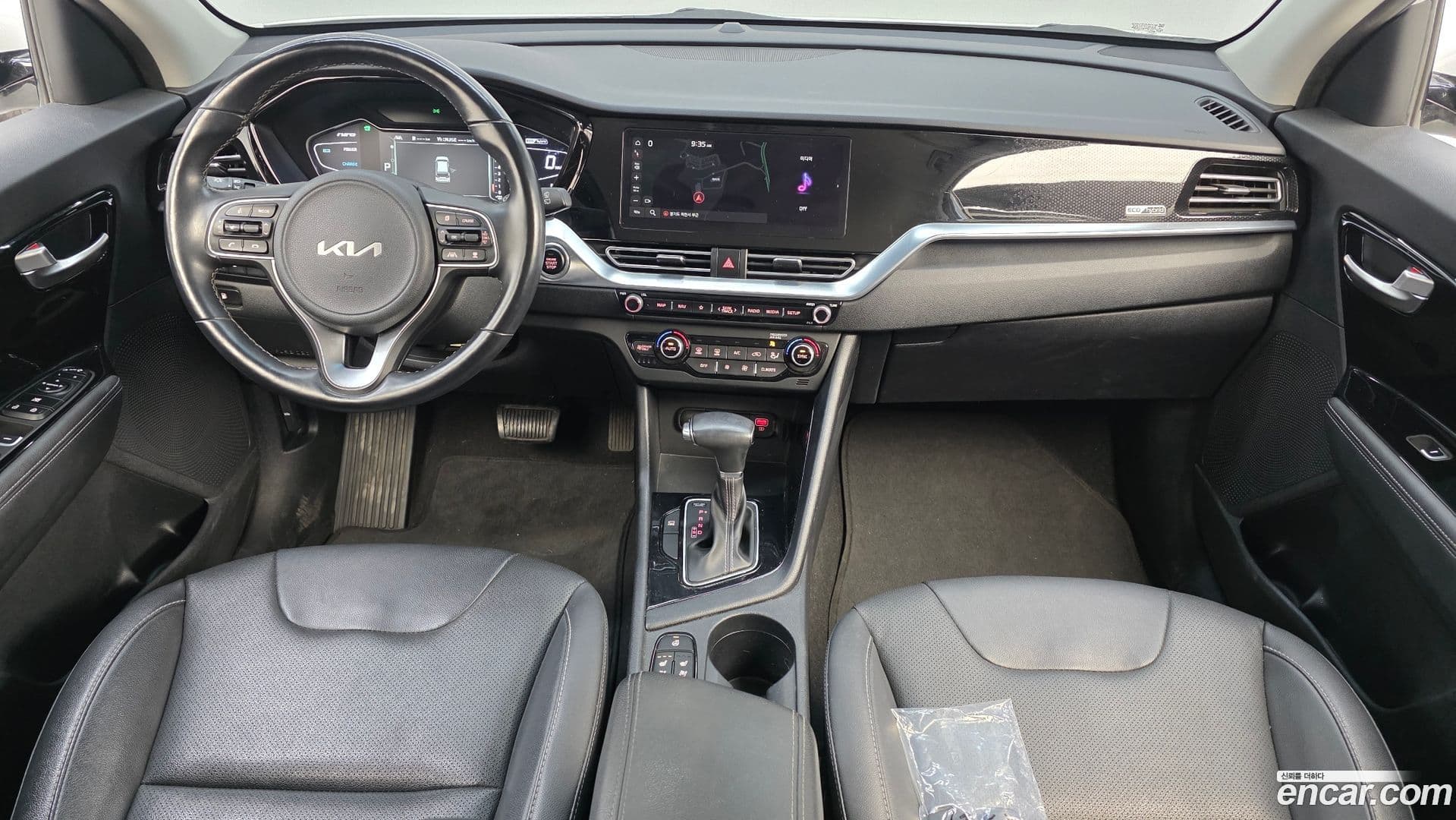 Main__Slider__Photo:Niro Kia 2021.10-6