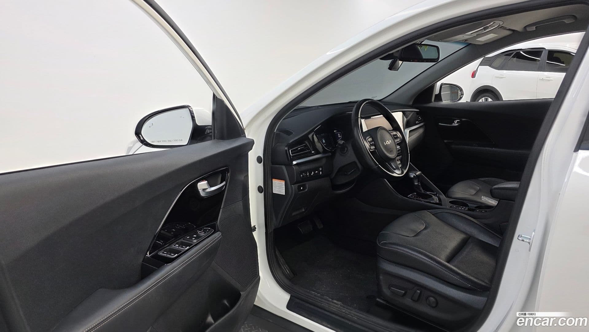 Main__Slider__Photo:Niro Kia 2021.10-9