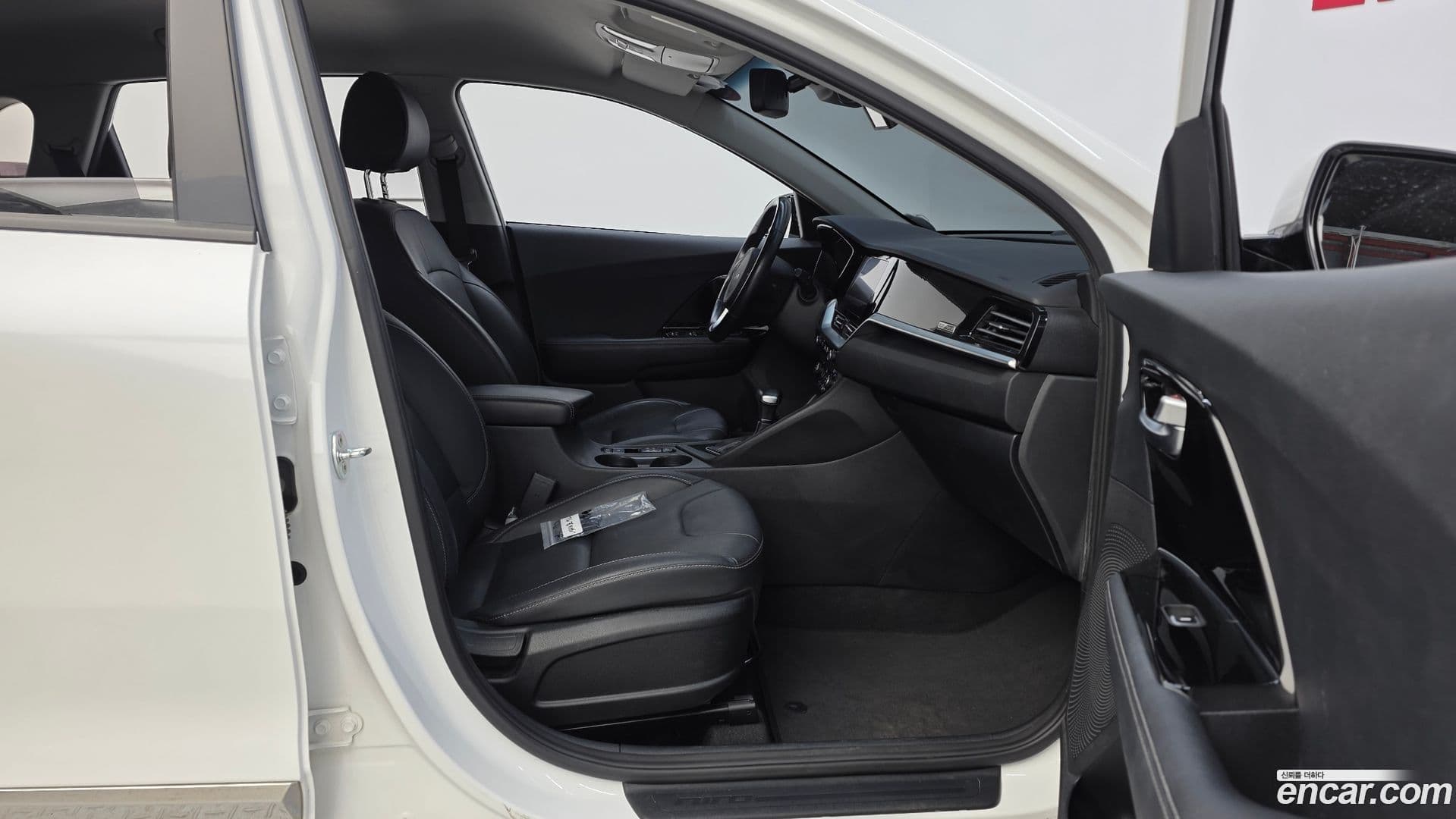 Main__Slider__Photo:Niro Kia 2021.10-10