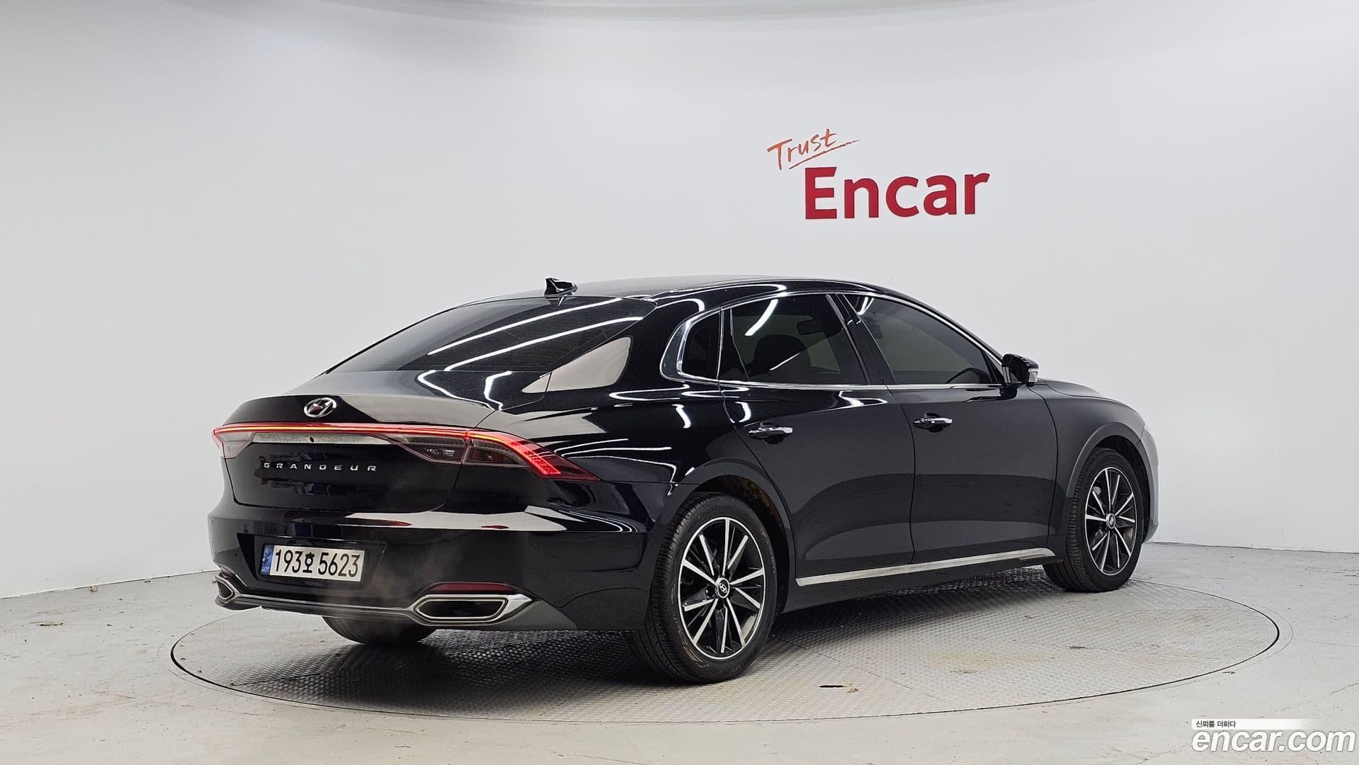 Main__Slider__Photo:Grandeur Hyundai 2022.10-1