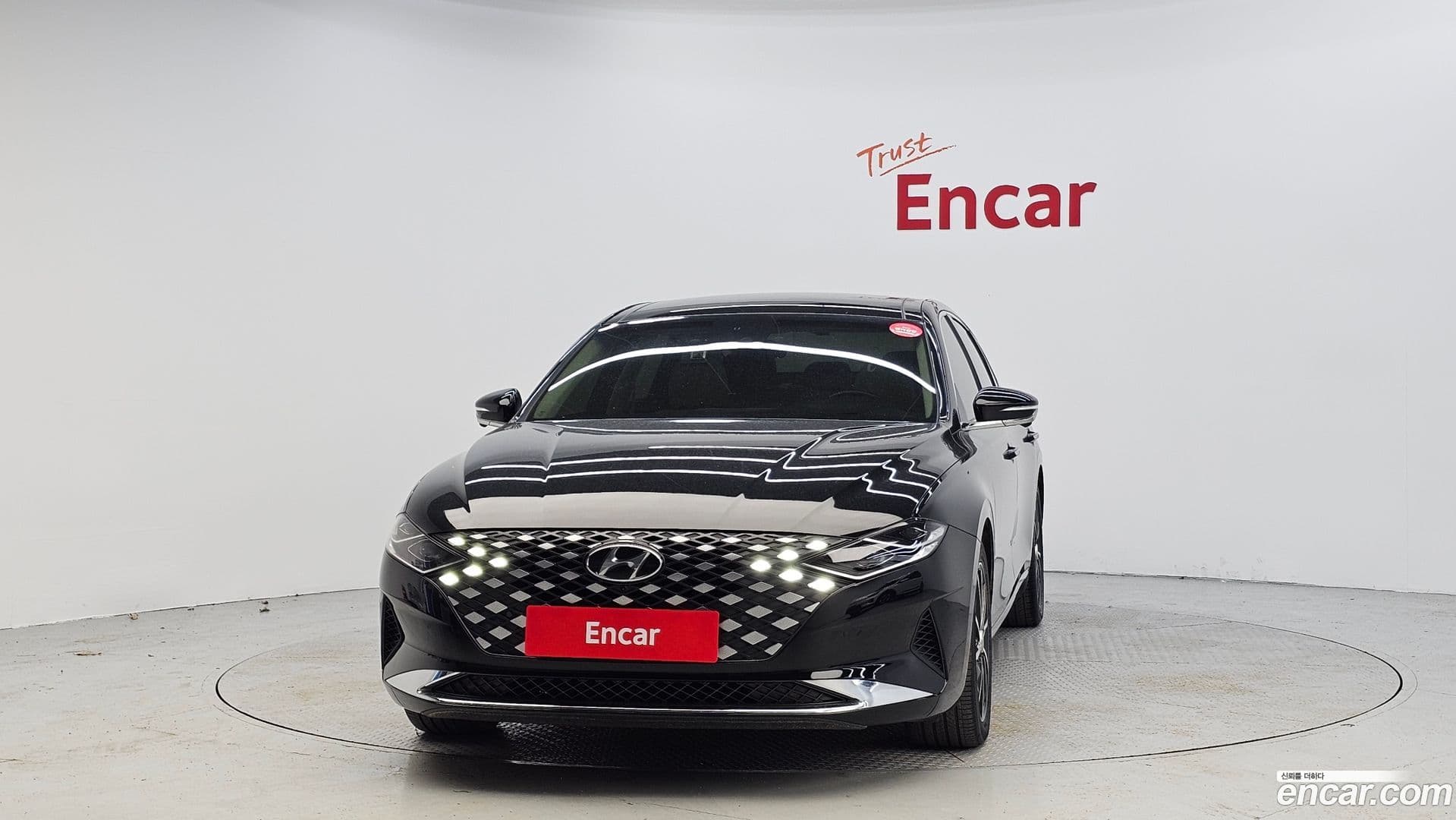 Main__Slider__Photo:Grandeur Hyundai 2022.10-2