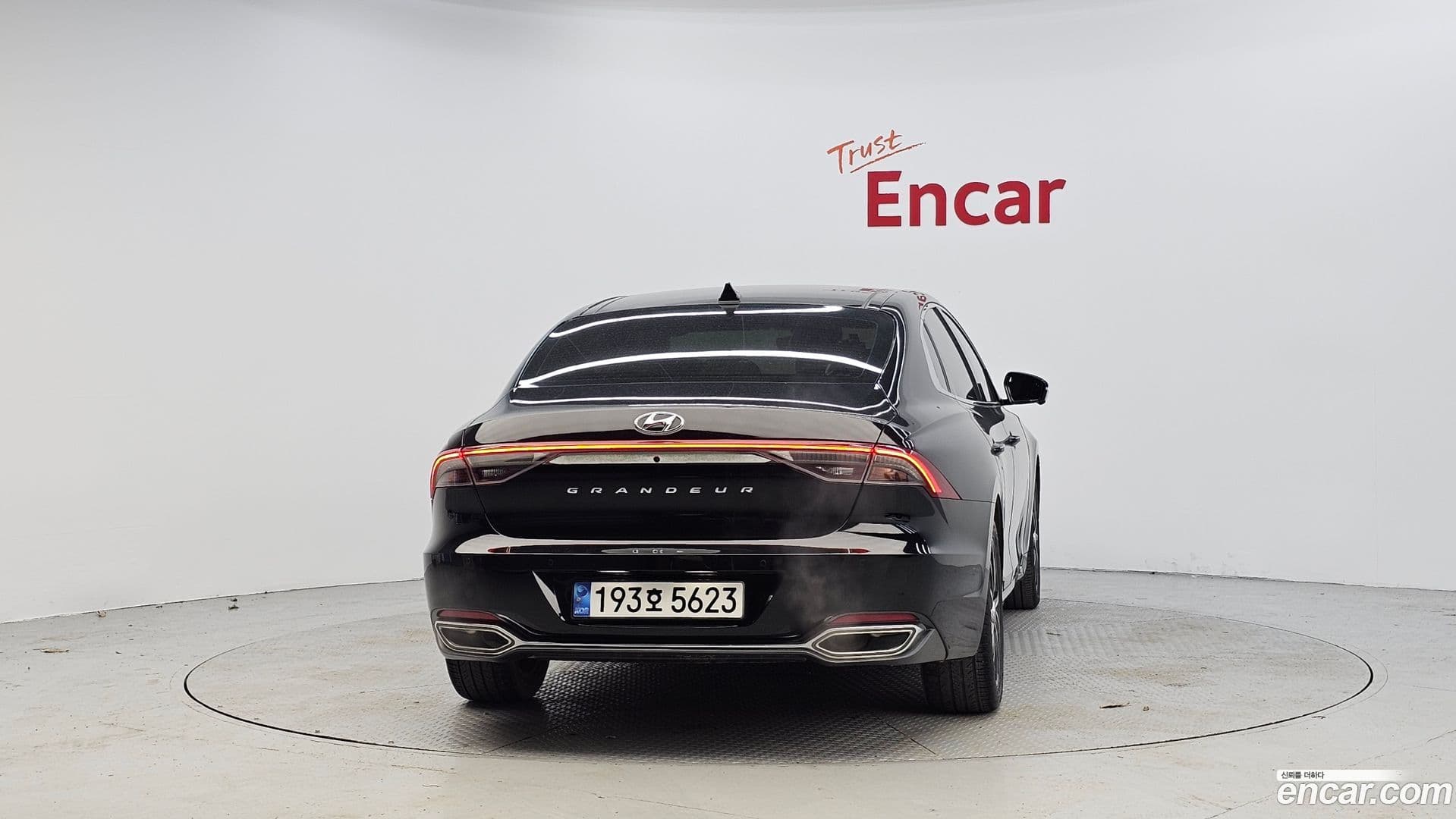Main__Slider__Photo:Grandeur Hyundai 2022.10-3