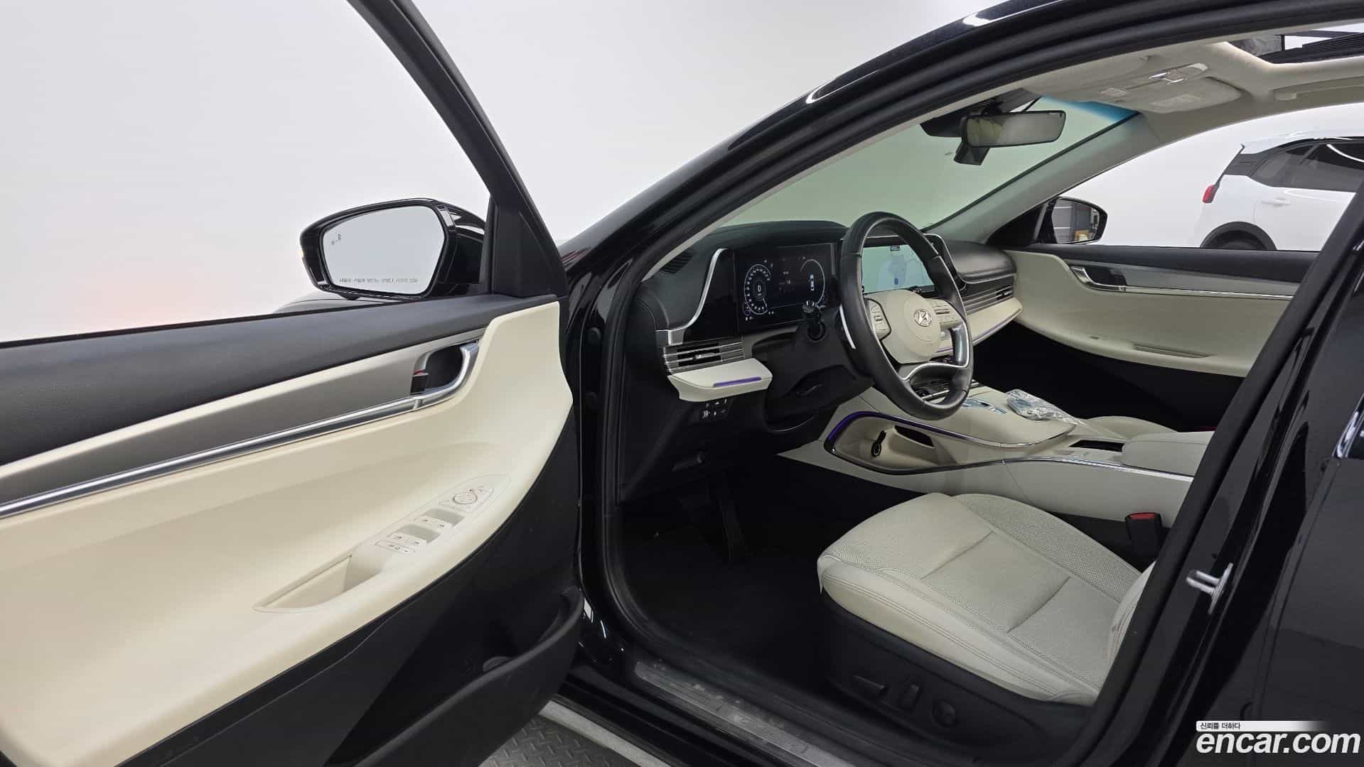 Grandeur Hyundai 2022.10-INNER-010