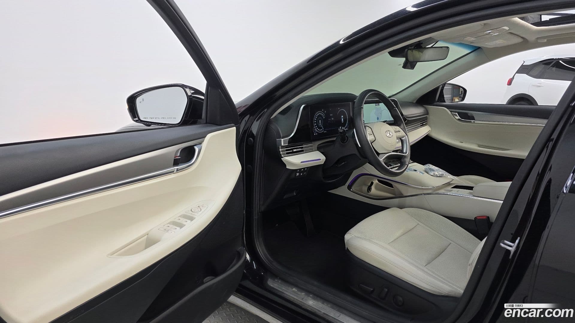 Main__Slider__Photo:Grandeur Hyundai 2022.10-9