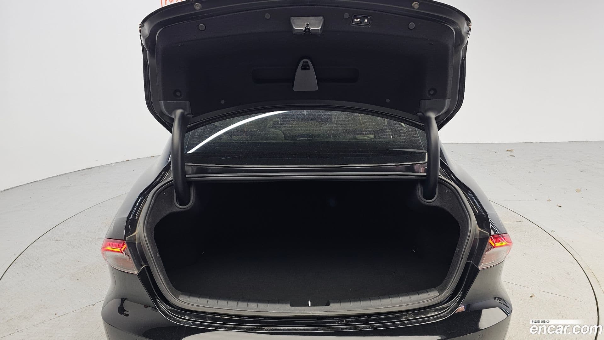 Main__Slider__Photo:Grandeur Hyundai 2022.10-19