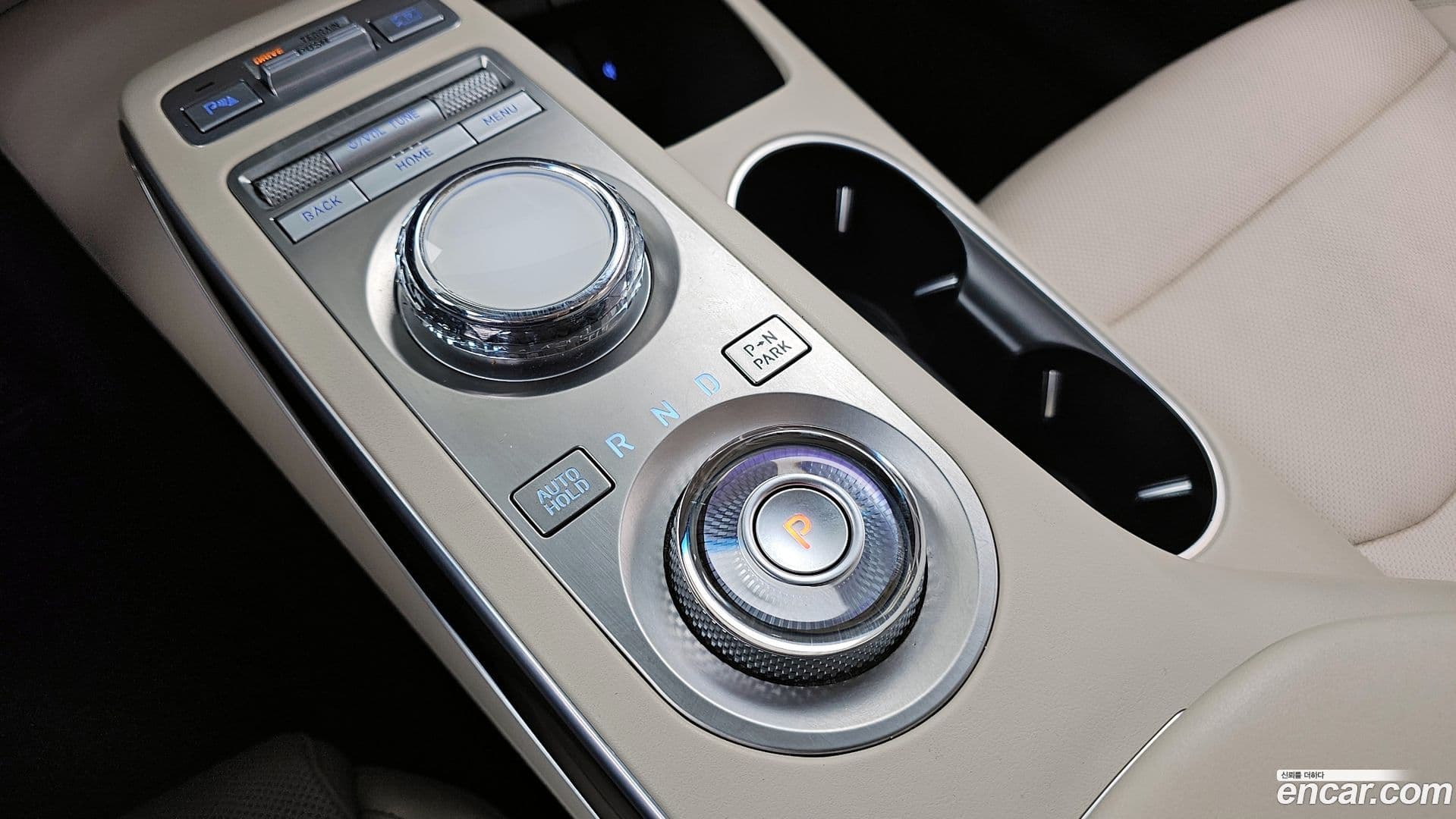 Main__Slider__Photo:GV70 Genesis 2021.1-8