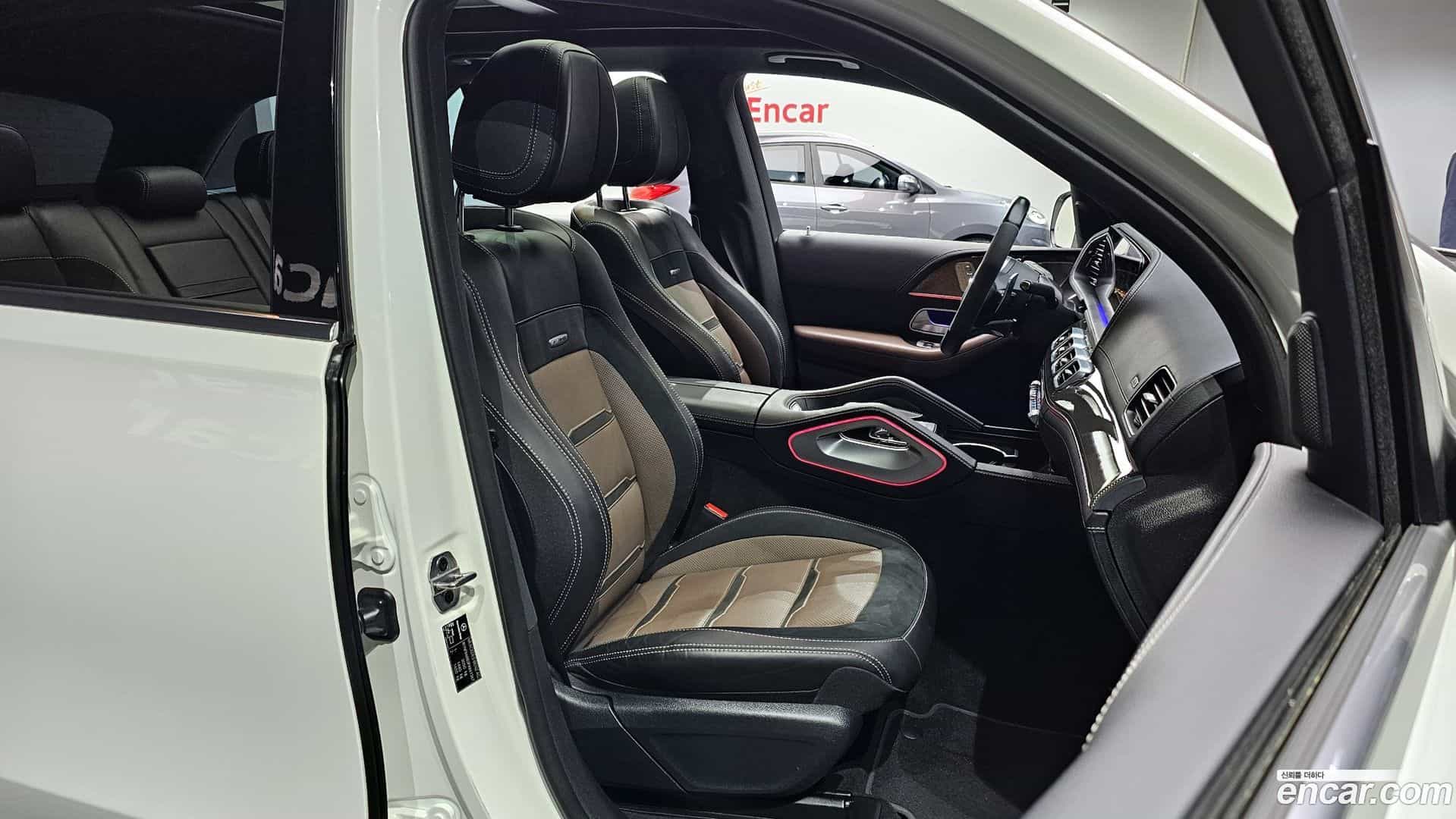 GLE-Class Mercedes-Benz 2023.6-INNER-010