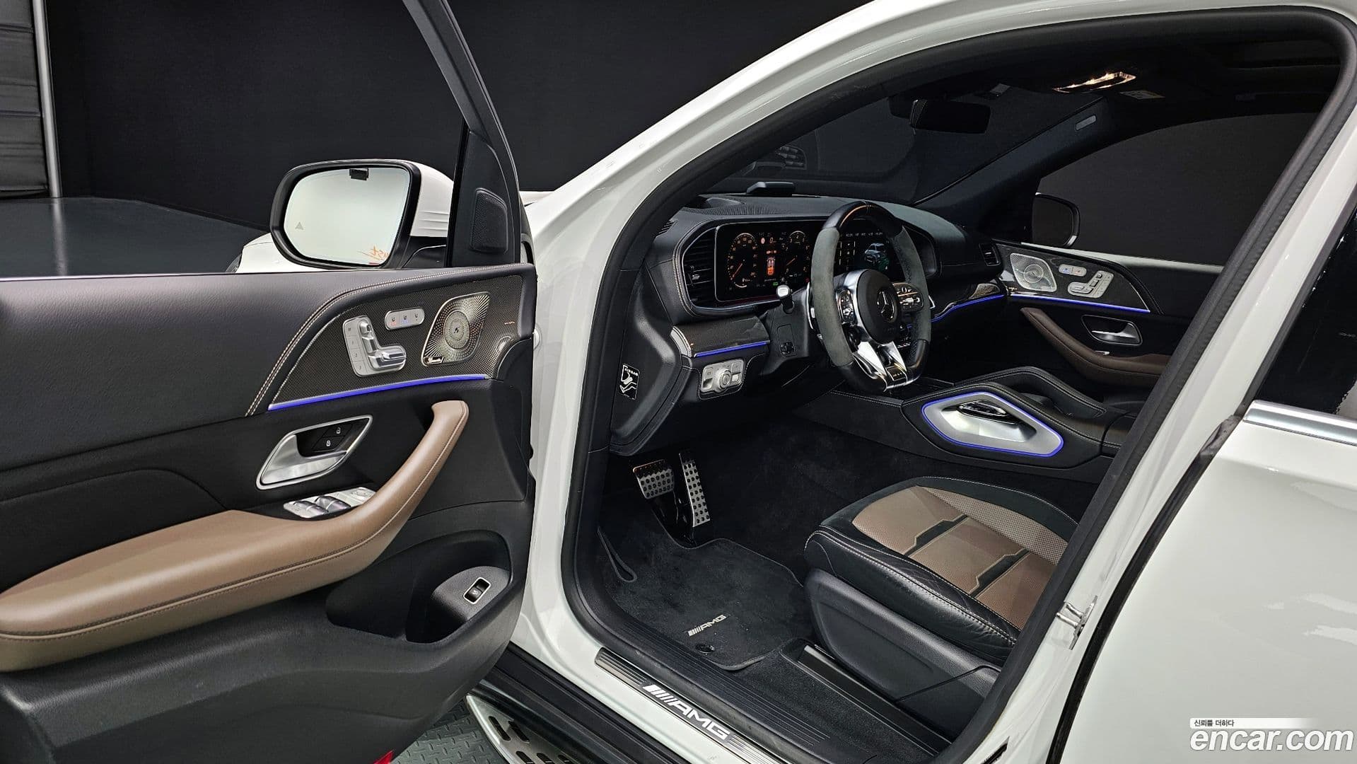 Main__Slider__Photo:GLE-Class Mercedes-Benz 2023.6-10