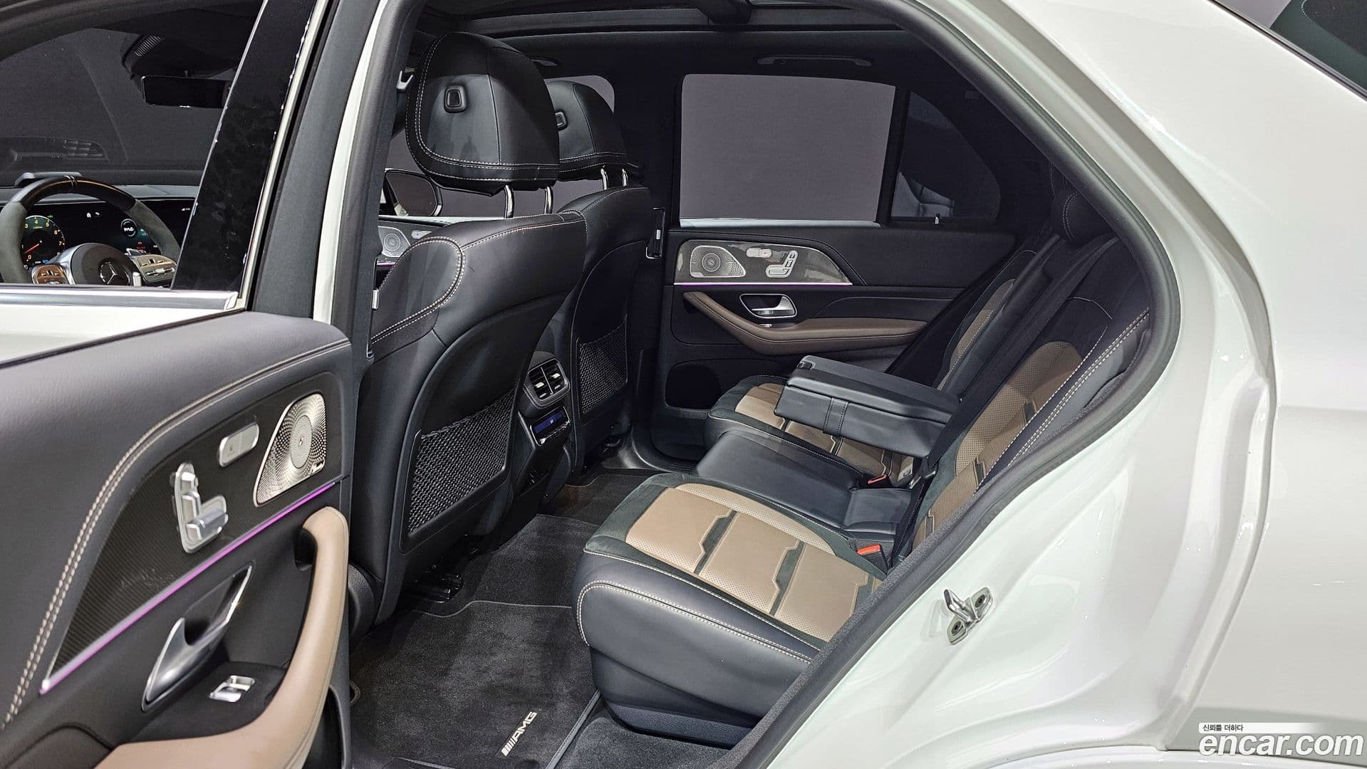 Main__Slider__Photo:GLE-Class Mercedes-Benz 2023.6-11