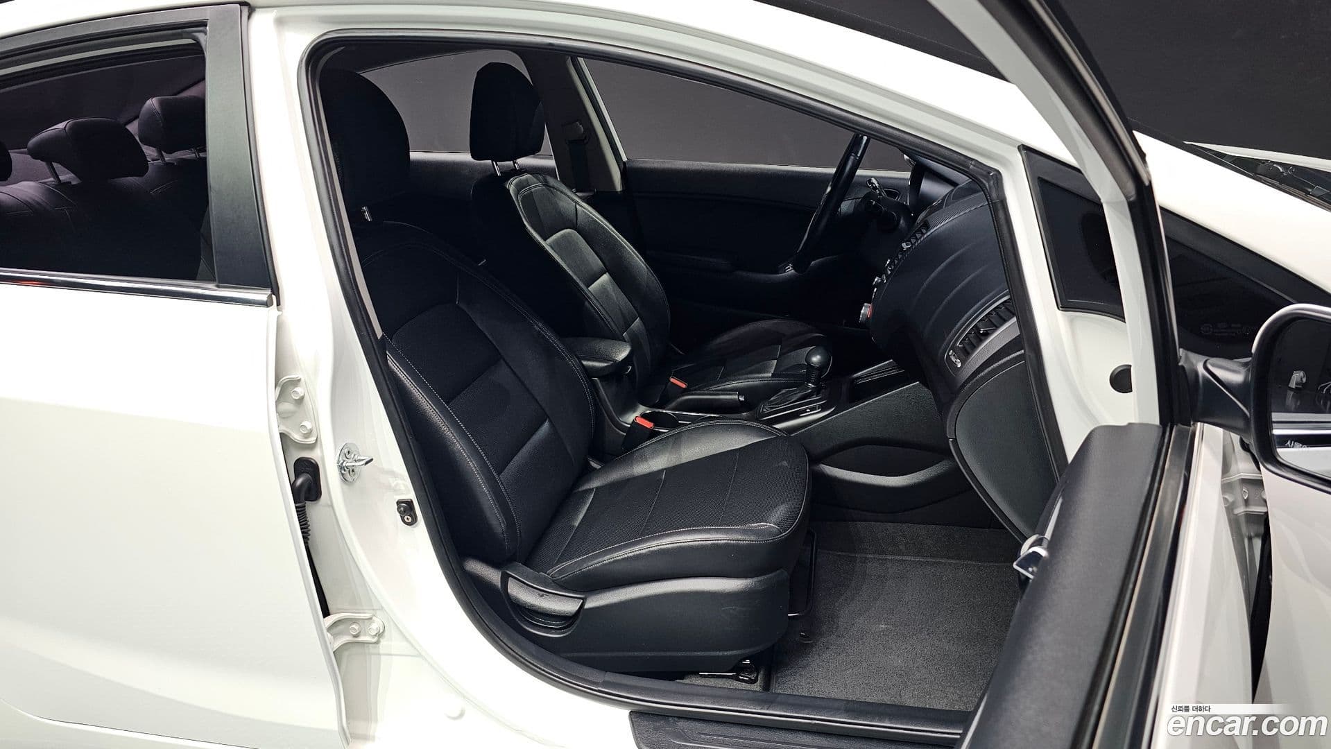 Main__Slider__Photo:K3 Kia 2012.9-9