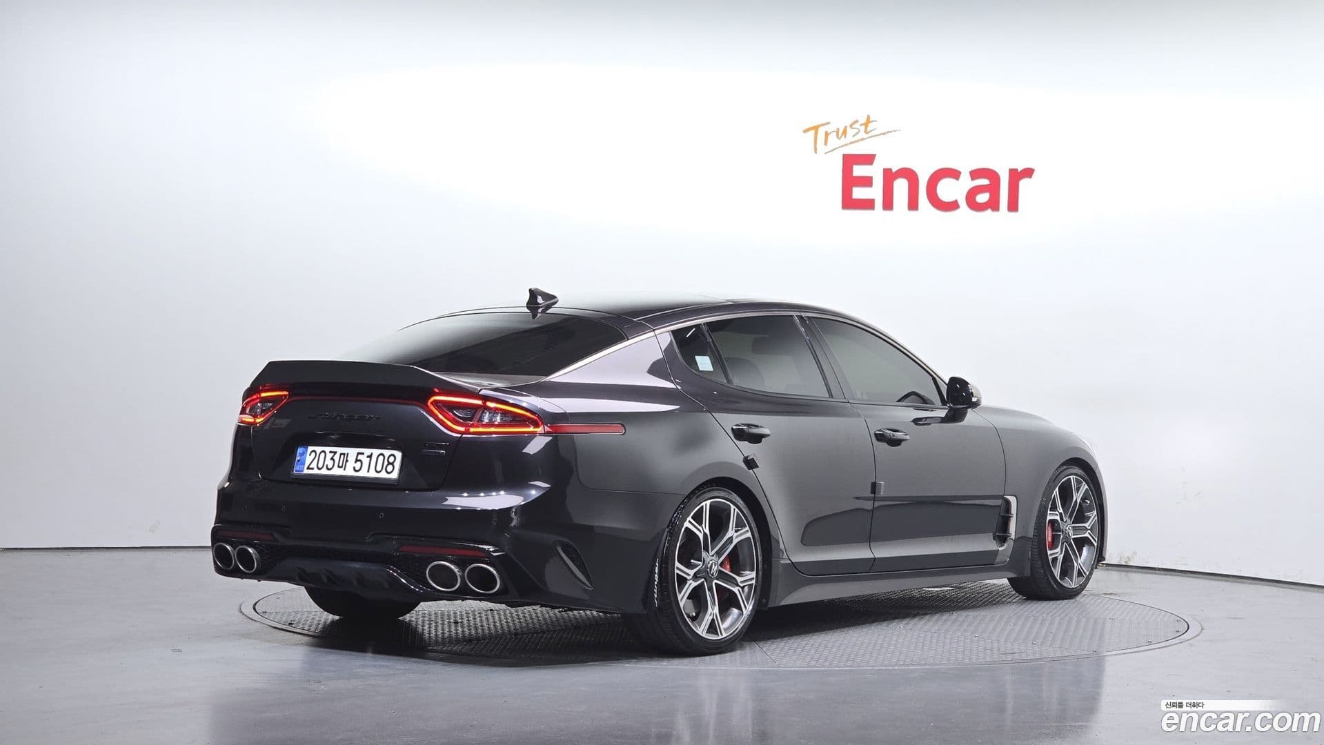 Main__Slider__Photo:Stinger Kia 2019.5-1