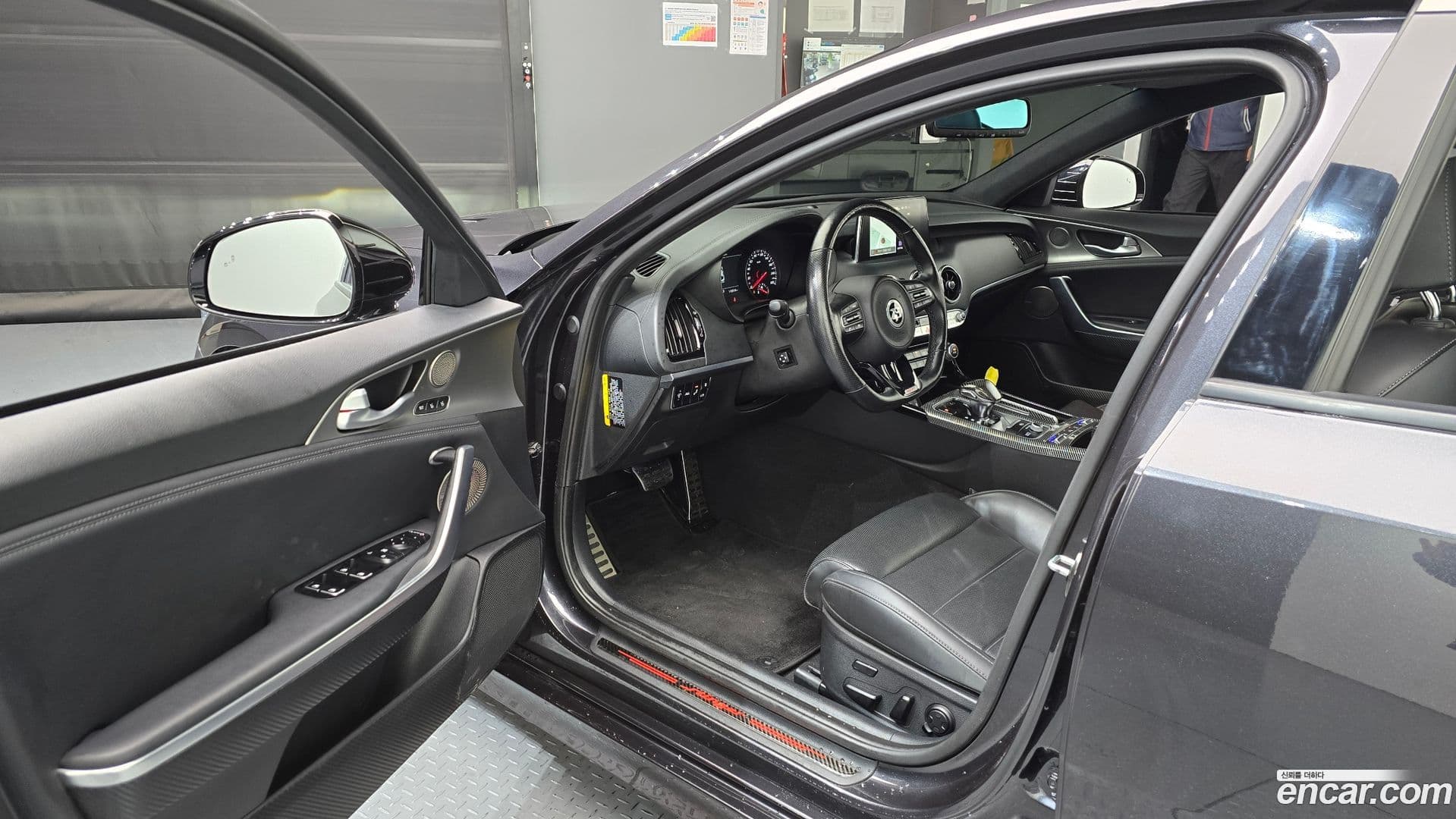 Main__Slider__Photo:Stinger Kia 2019.5-9