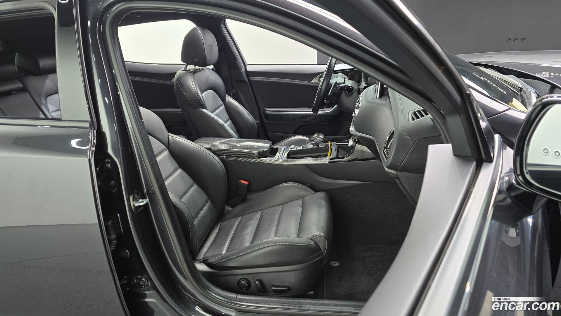 Main__Slider__Photo:Stinger Kia 2019.5-11