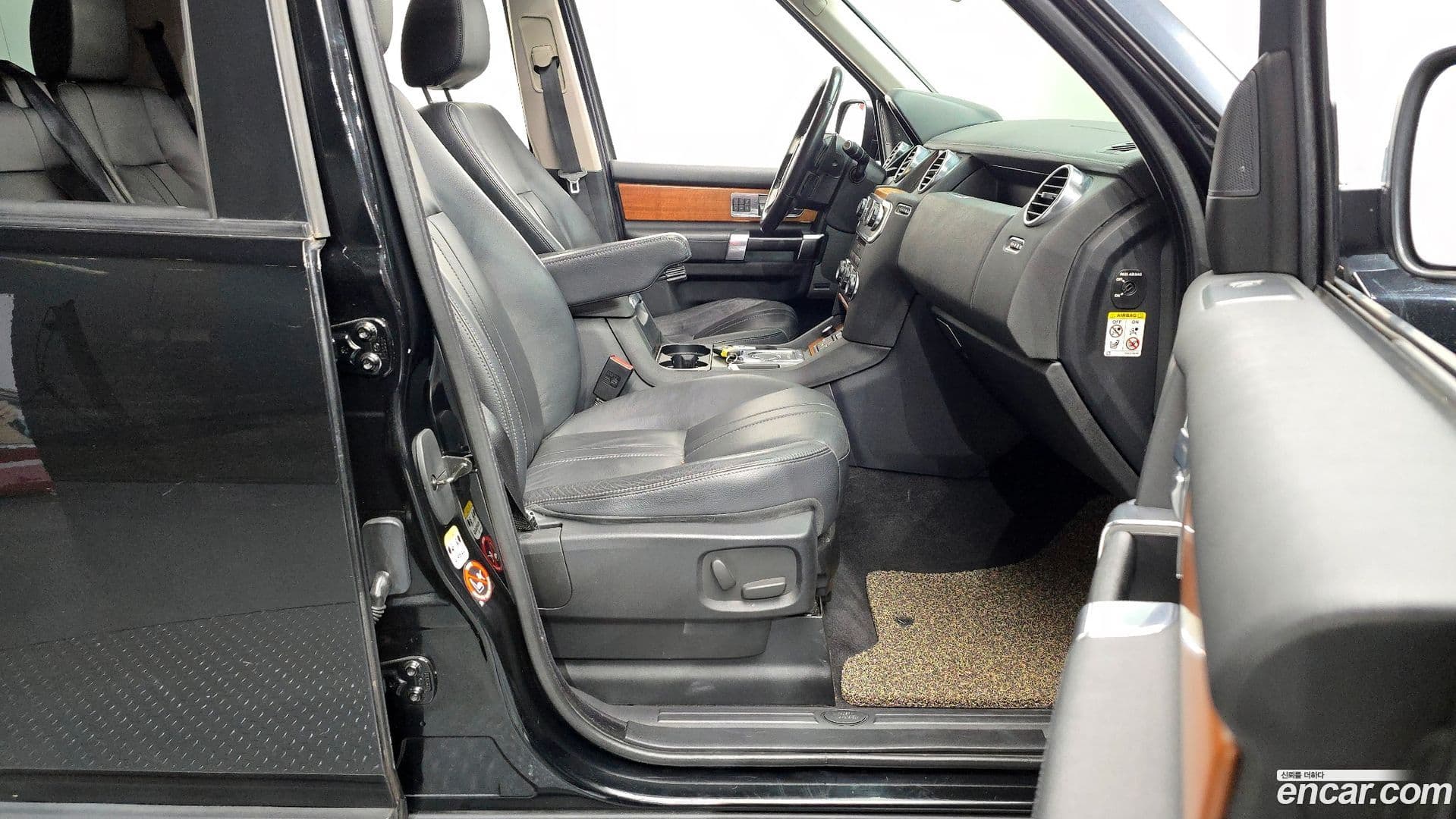 Main__Slider__Photo:Discovery Land Rover 2013.2-10