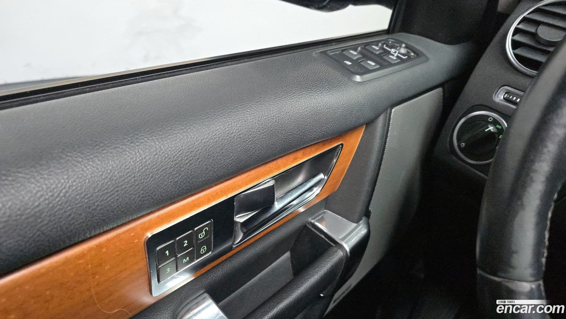 Main__Slider__Photo:Discovery Land Rover 2013.2-16