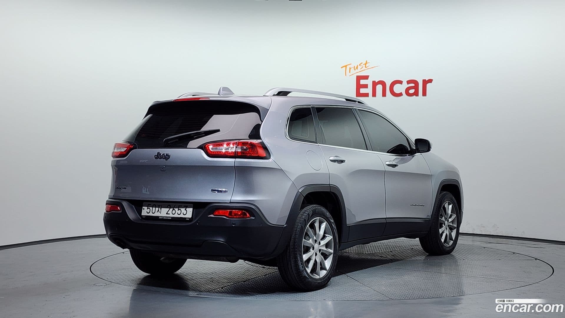 Main__Slider__Photo:Cherokee Jeep 2018.2-1