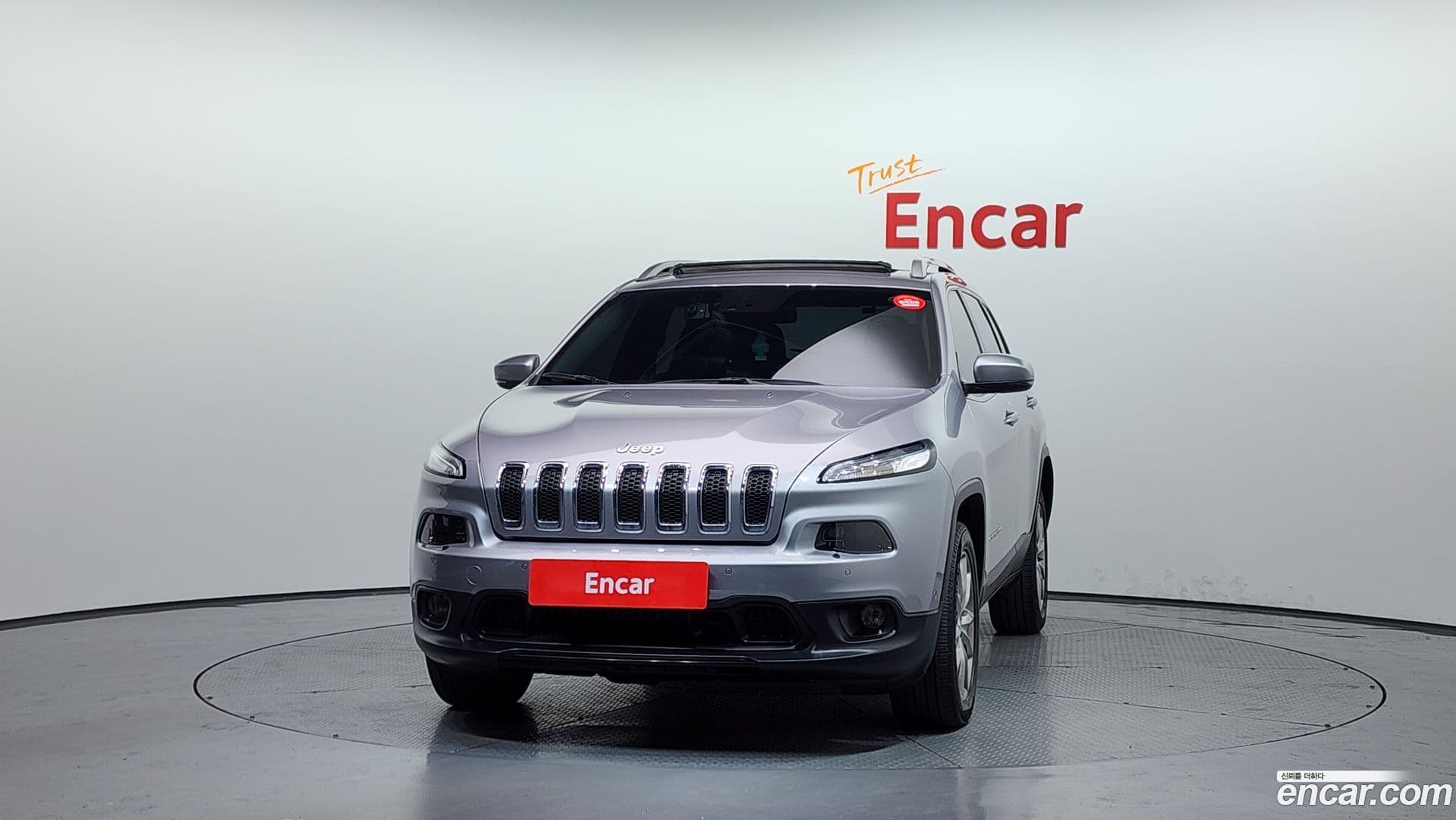 Main__Slider__Photo:Cherokee Jeep 2018.2-2