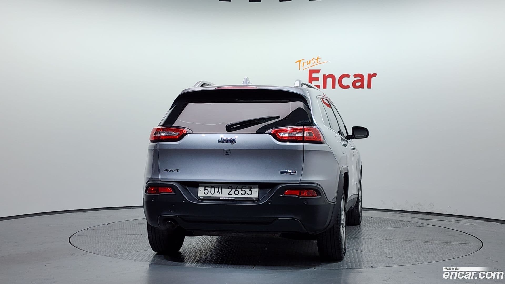 Main__Slider__Photo:Cherokee Jeep 2018.2-3