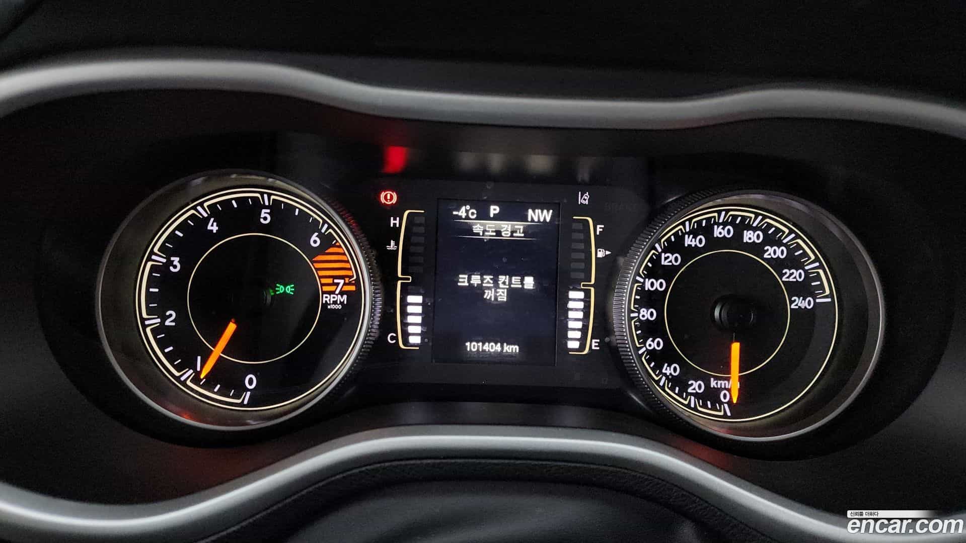 Cherokee Jeep 2018.2-INNER-008