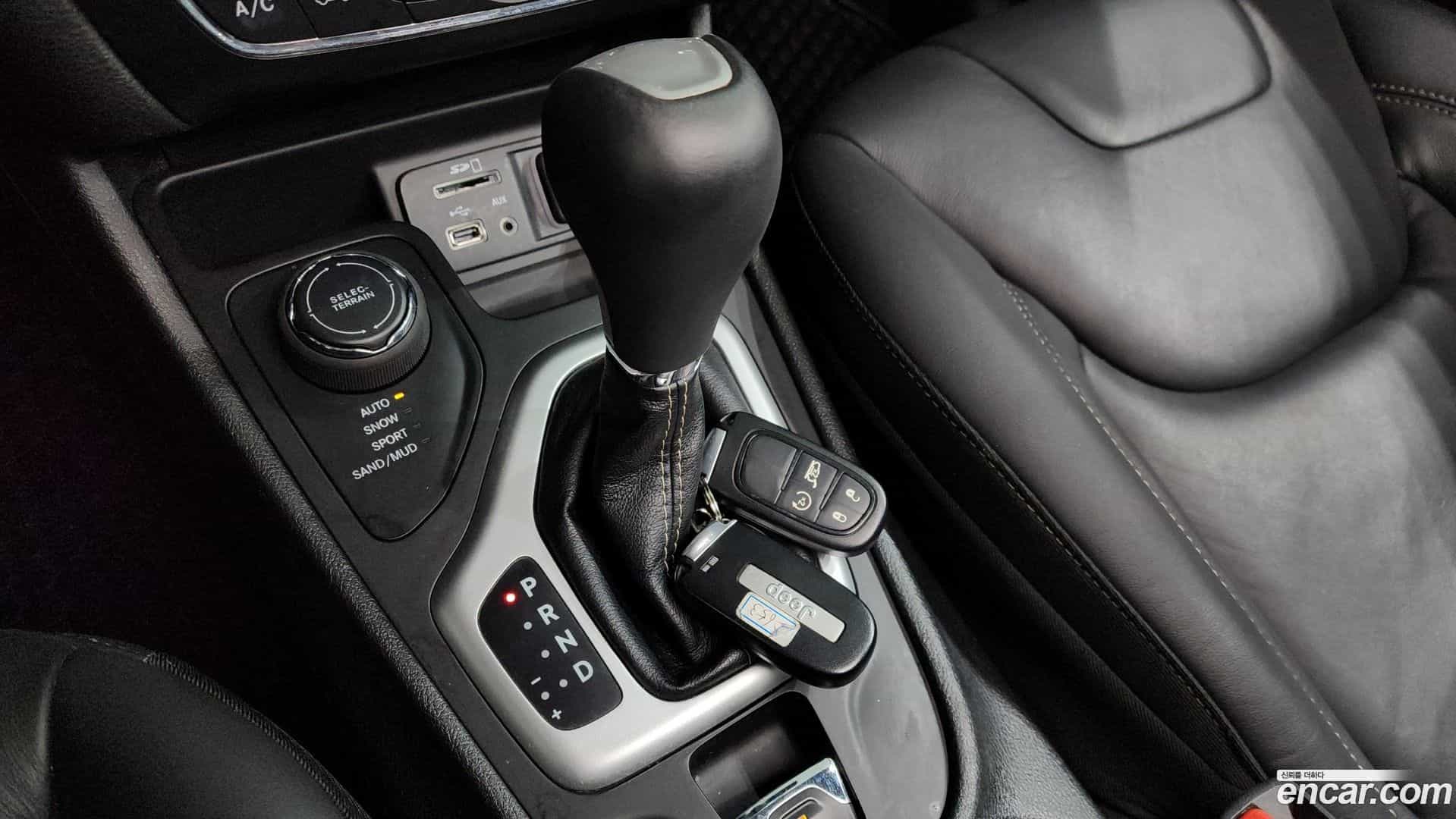 Cherokee Jeep 2018.2-INNER-009