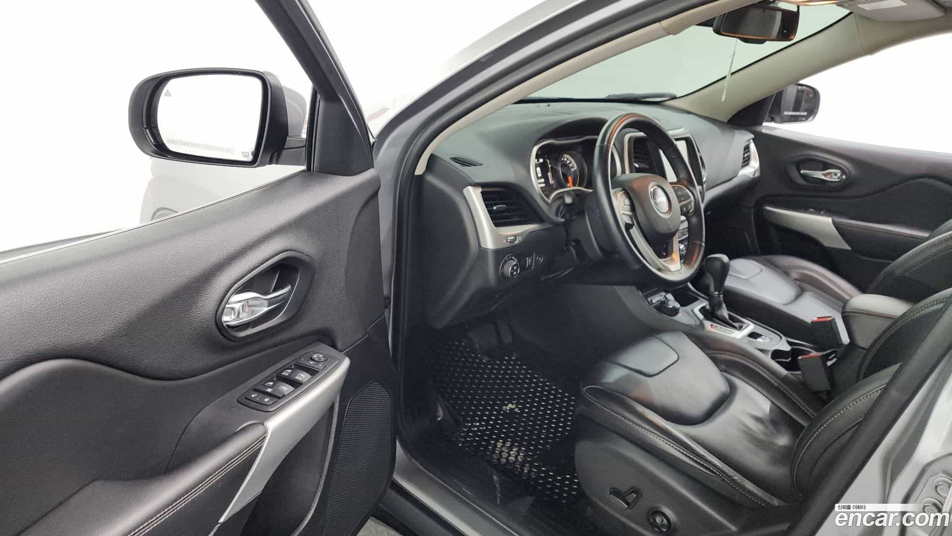 Cherokee Jeep 2018.2-INNER-010