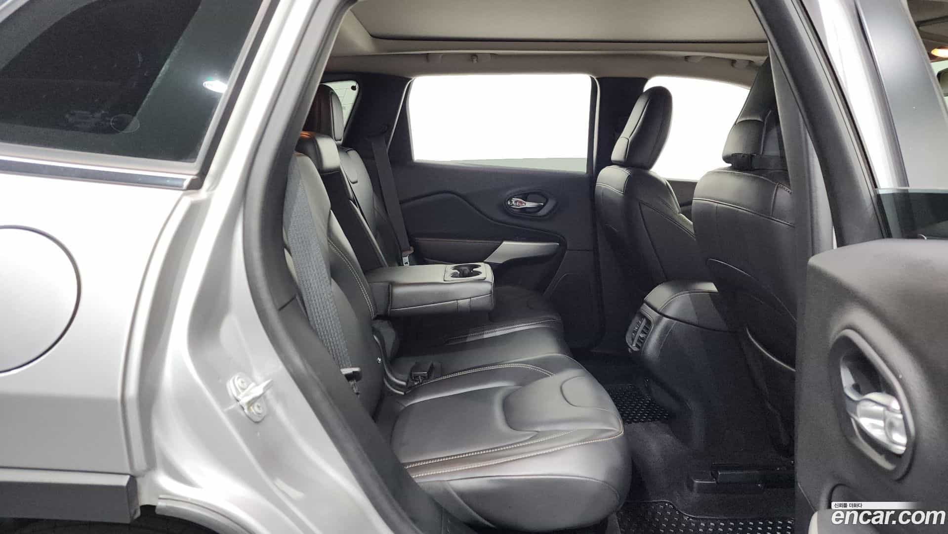 Cherokee Jeep 2018.2-OPTION-016