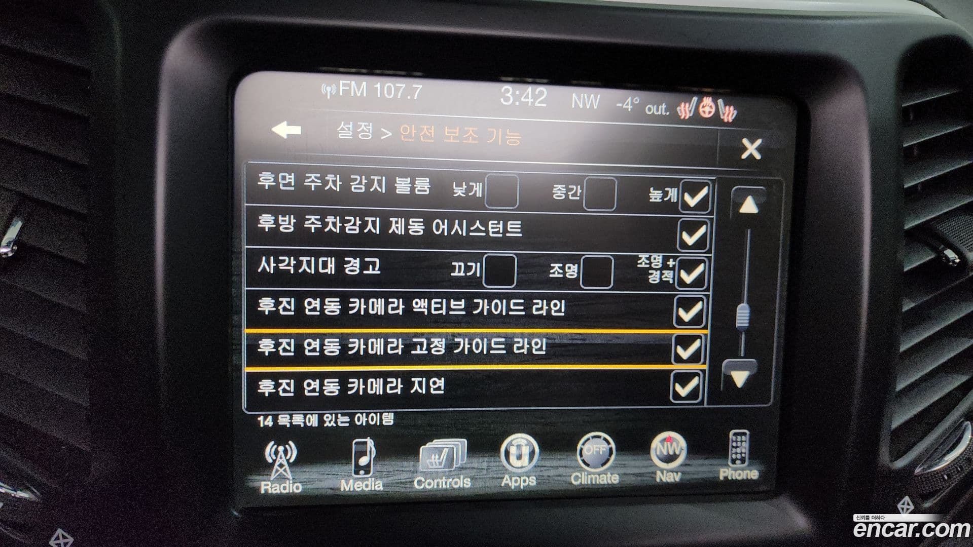 Main__Slider__Photo:Cherokee Jeep 2018.2-15