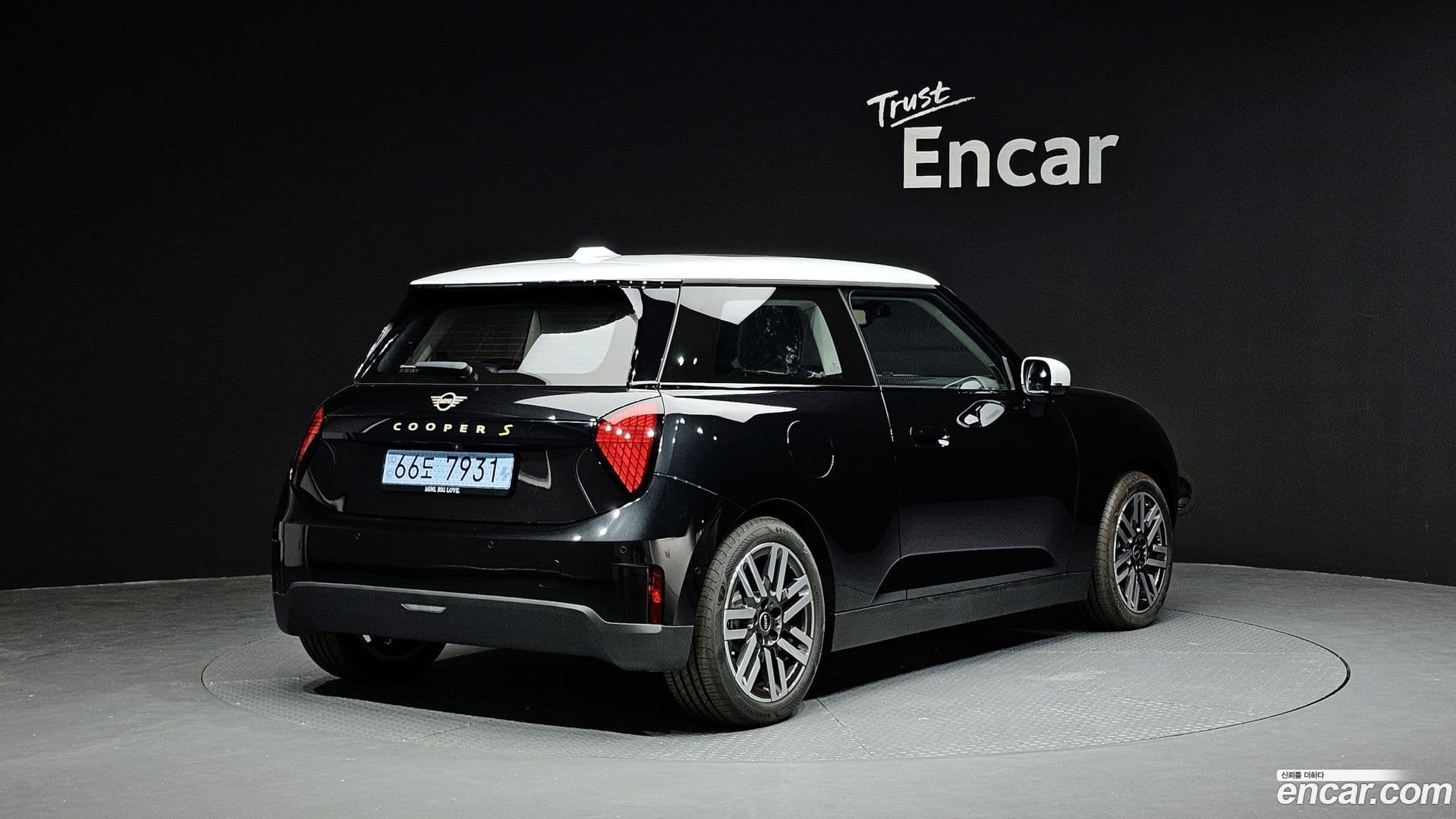 Main__Slider__Photo:Cooper Mini 2024.11-1