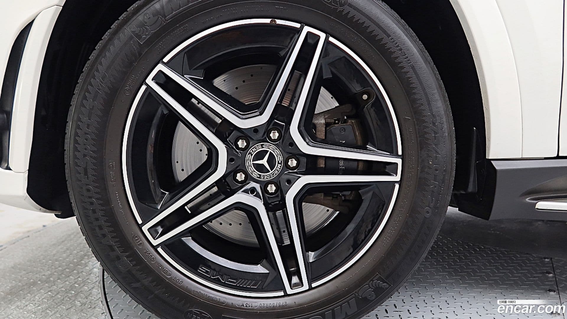 Main__Slider__Photo:GLE-Class Mercedes-Benz 2020.9-4