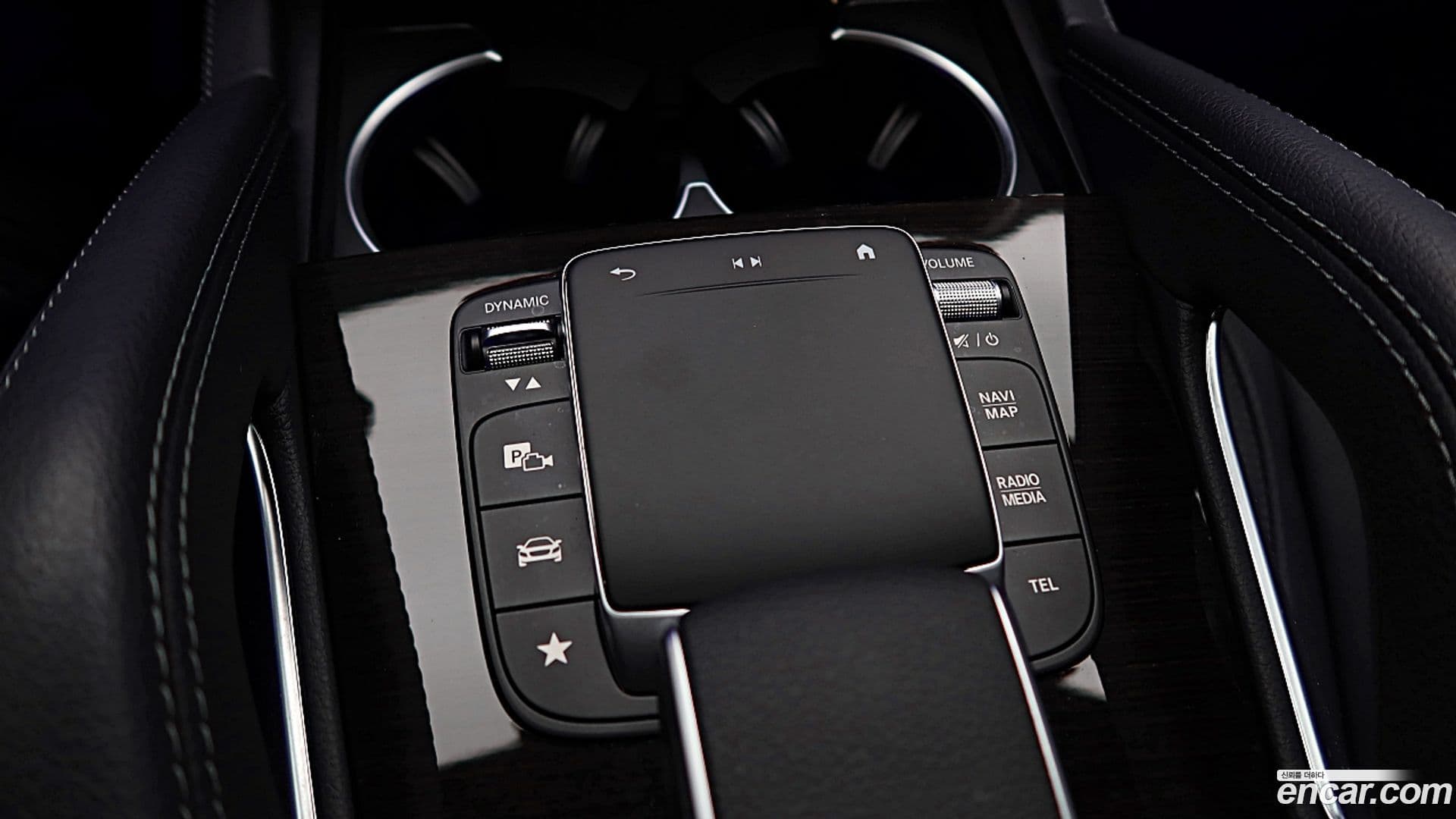 Main__Slider__Photo:GLE-Class Mercedes-Benz 2020.9-16