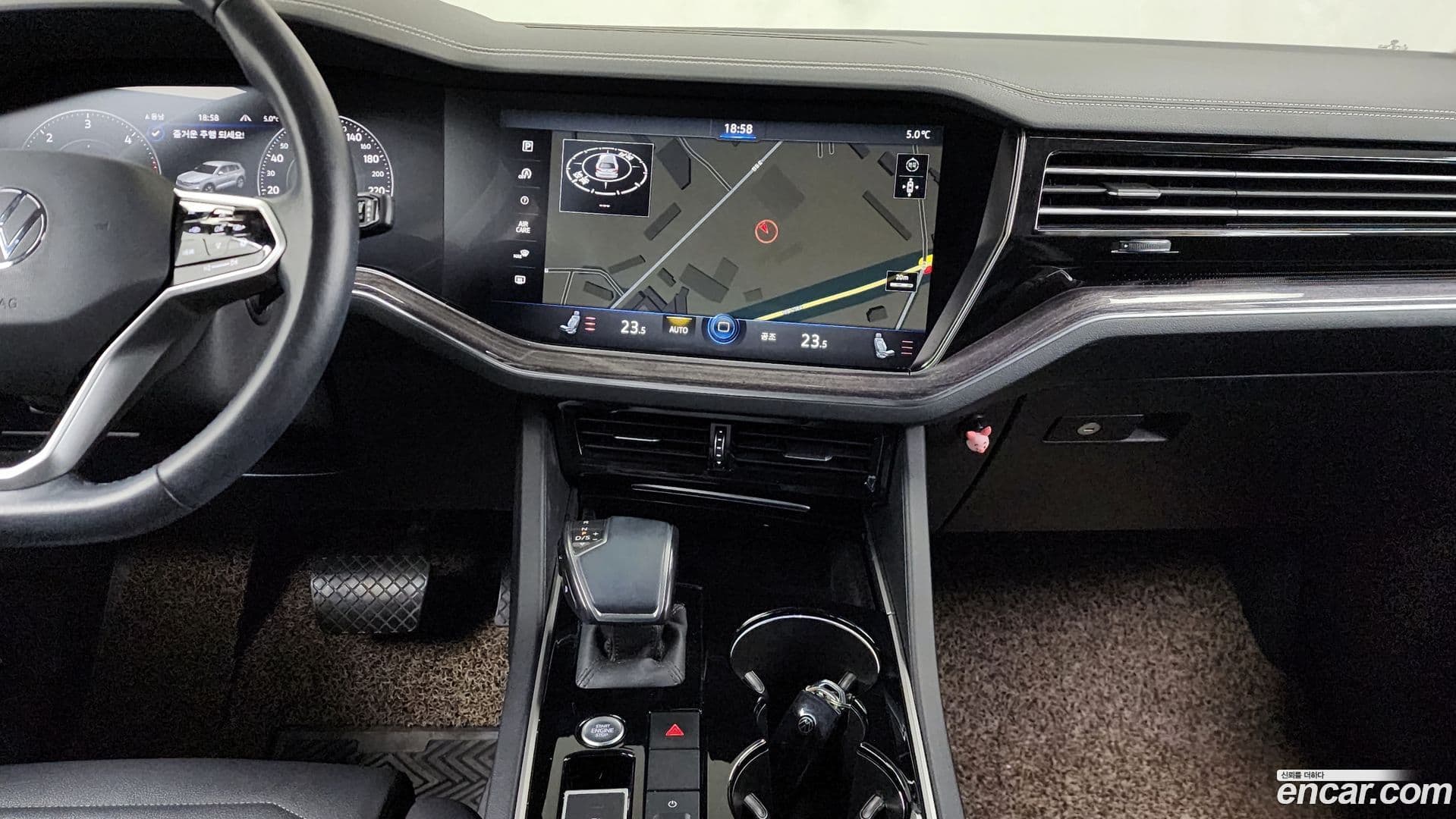 Main__Slider__Photo:Touareg Volkswagen 2020.11-13