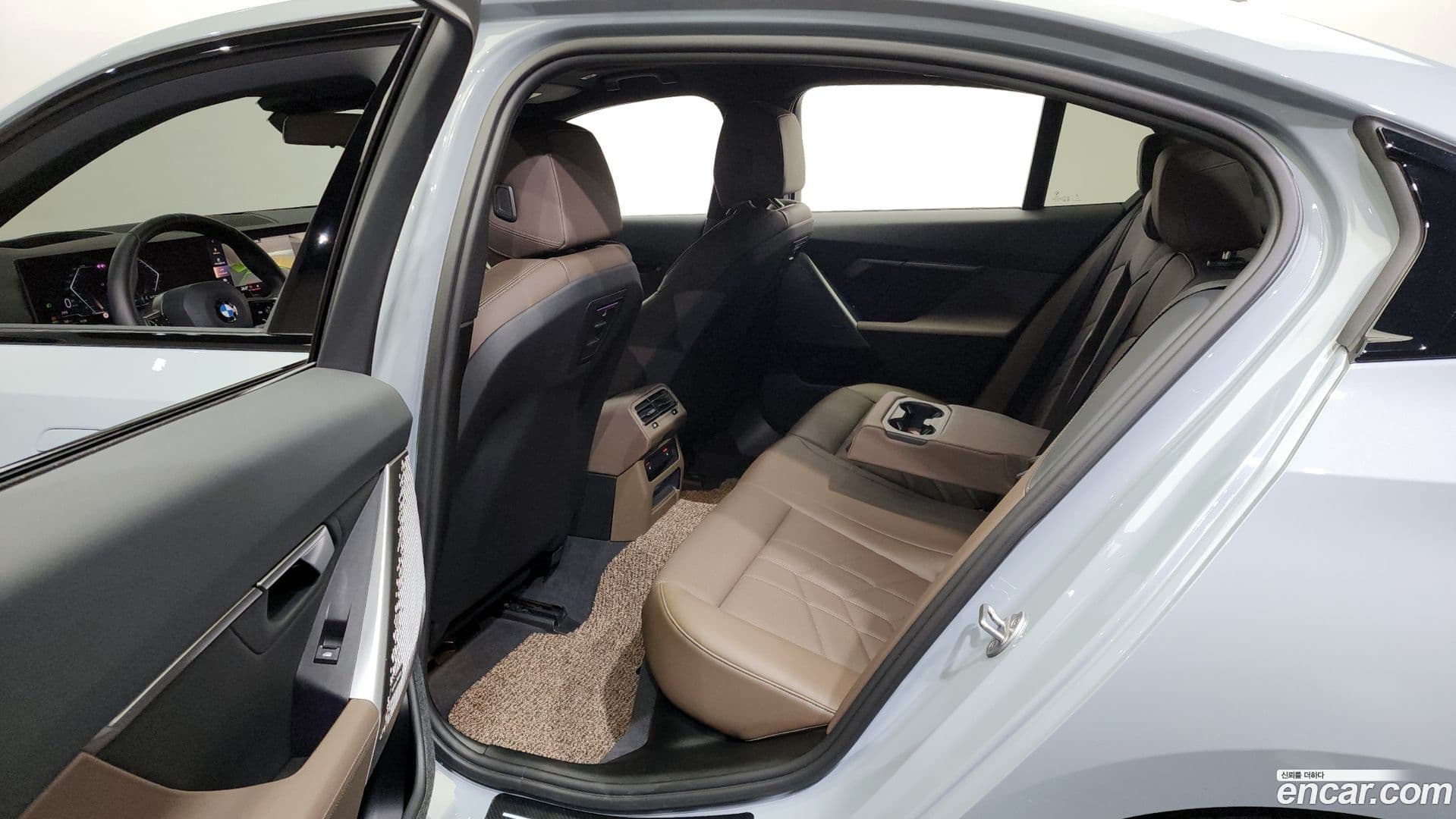 Main__Slider__Photo:5-Series BMW 2023.10-10