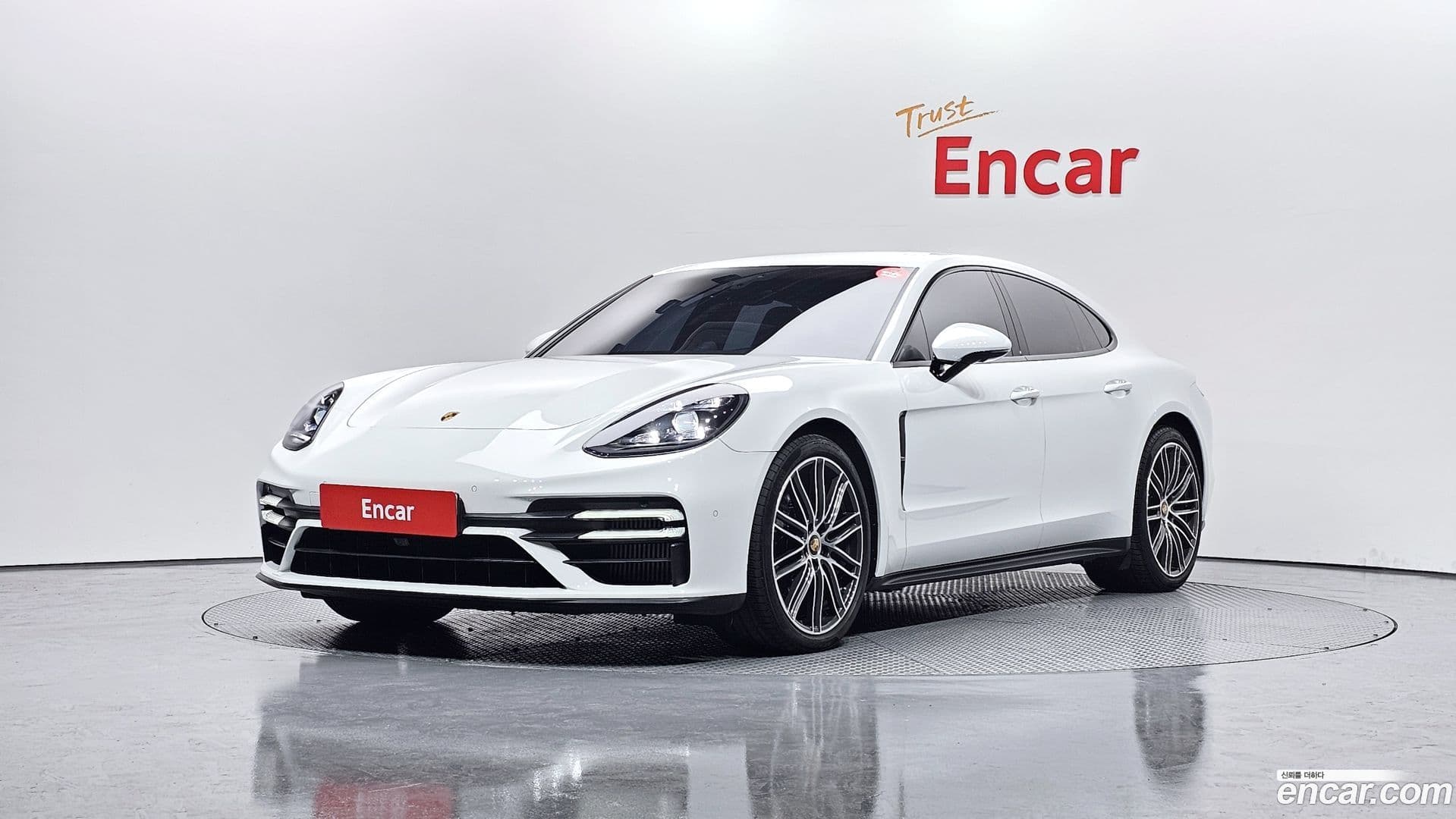 Main__Slider__Photo:Panamera Porsche 2021.11-0