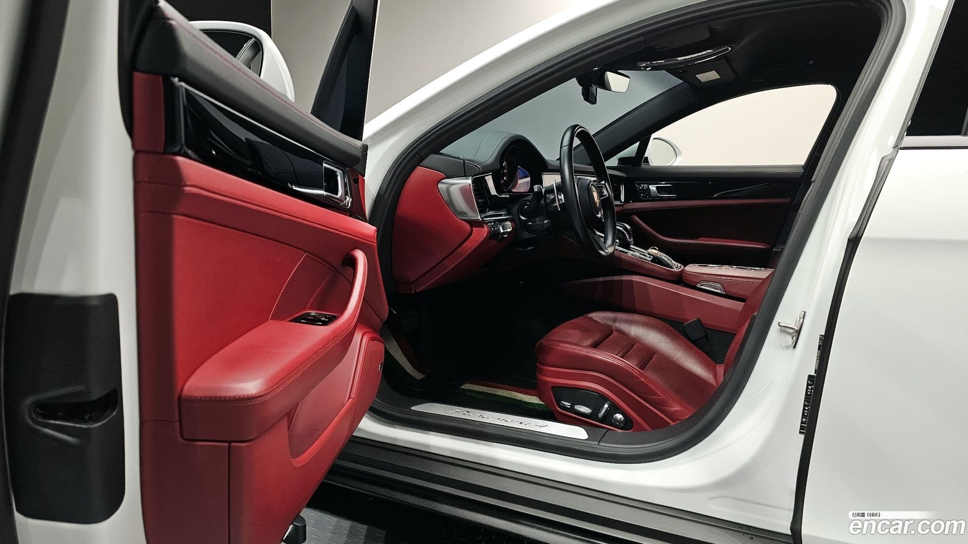 Main__Slider__Photo:Panamera Porsche 2021.11-9