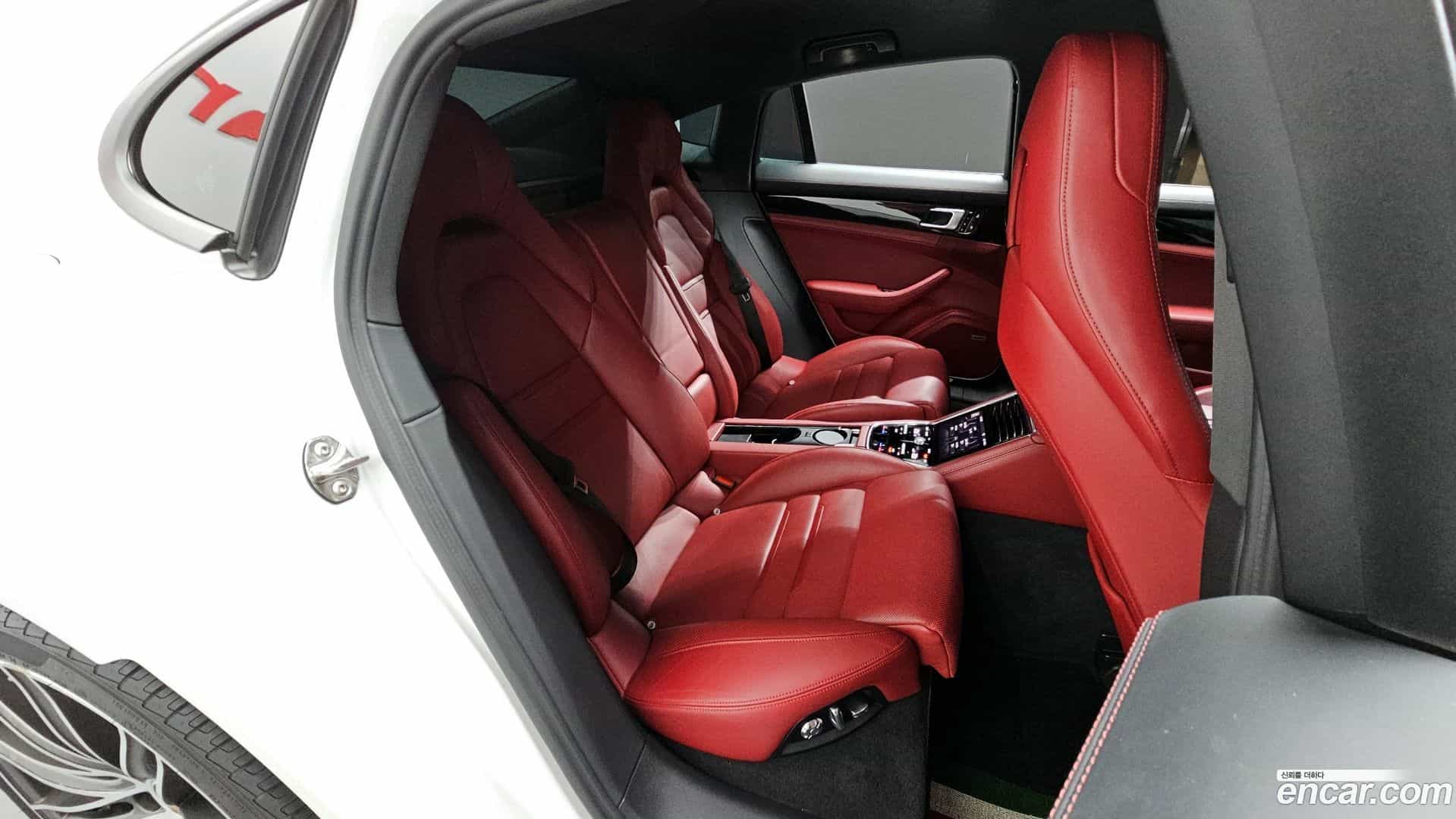 Panamera Porsche 2021.11-OPTION-016