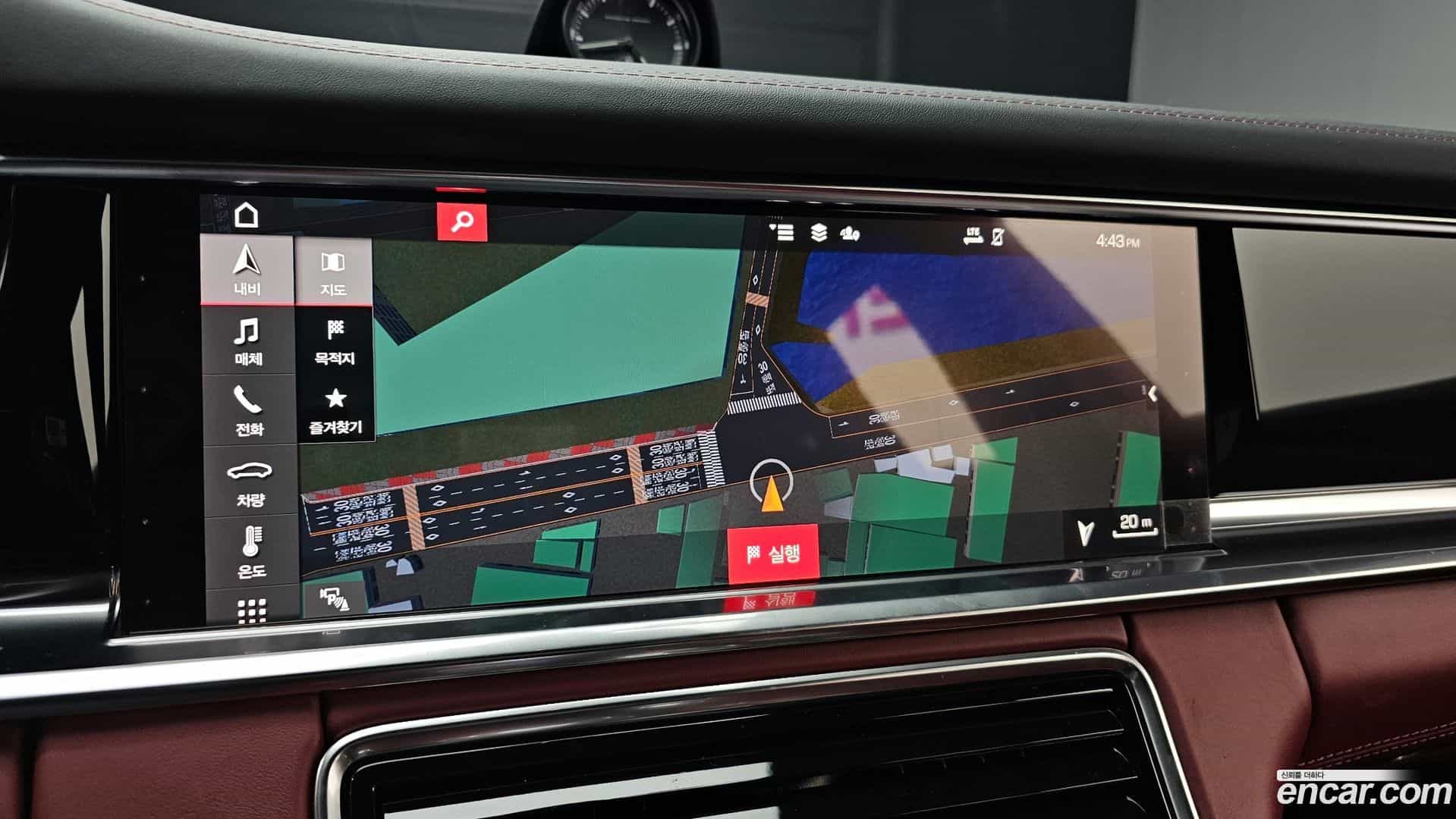 Panamera Porsche 2021.11-OPTION-018