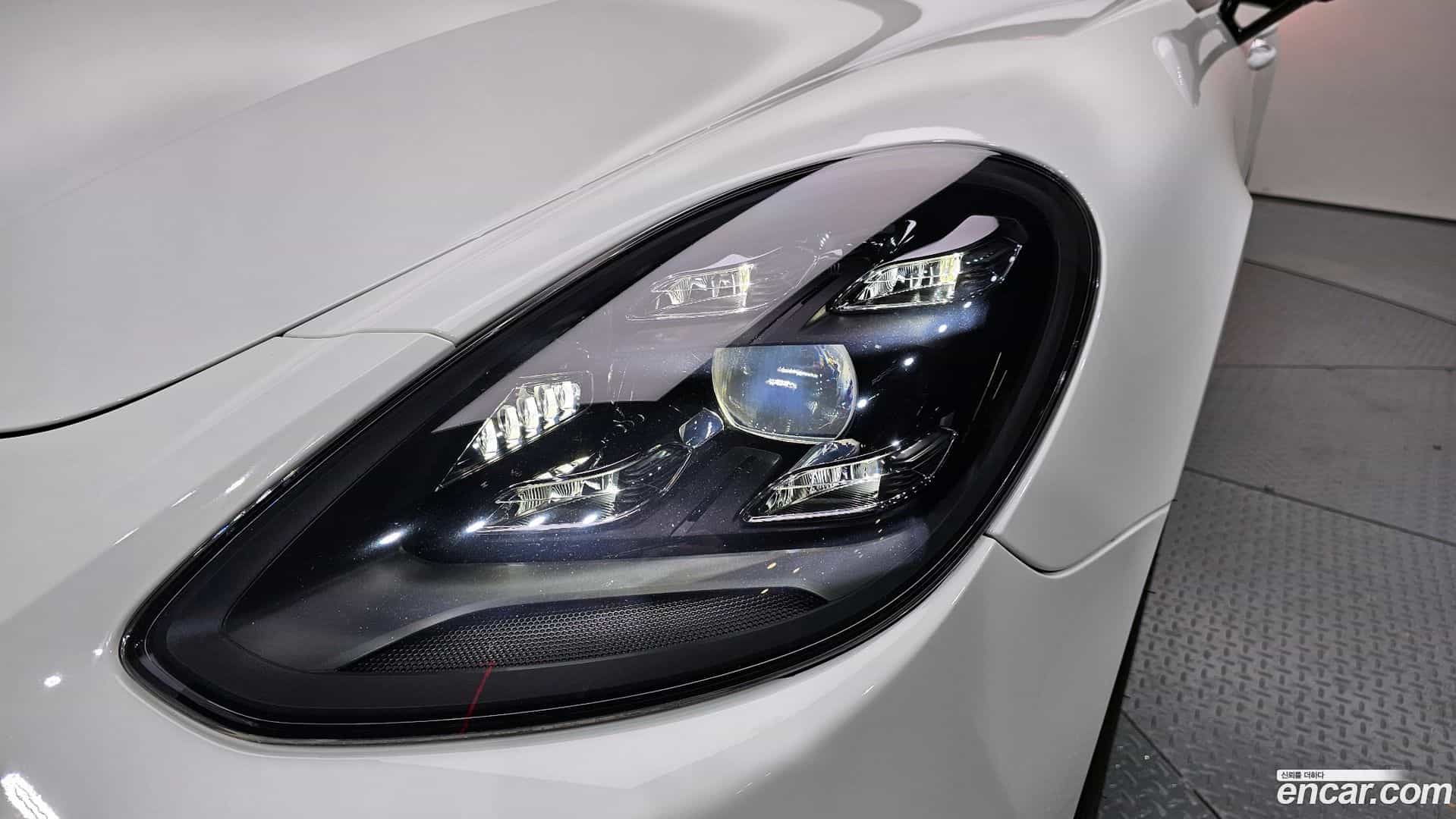 Panamera Porsche 2021.11-OPTION-023