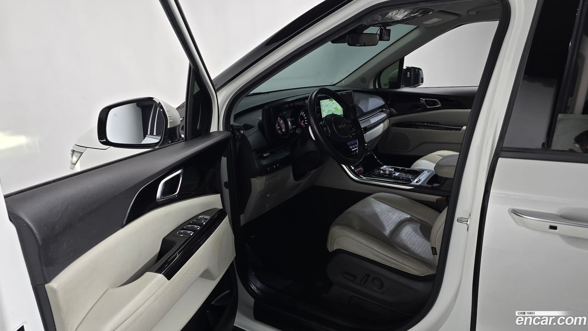 Main__Slider__Photo:Canival Kia 2023.4-9