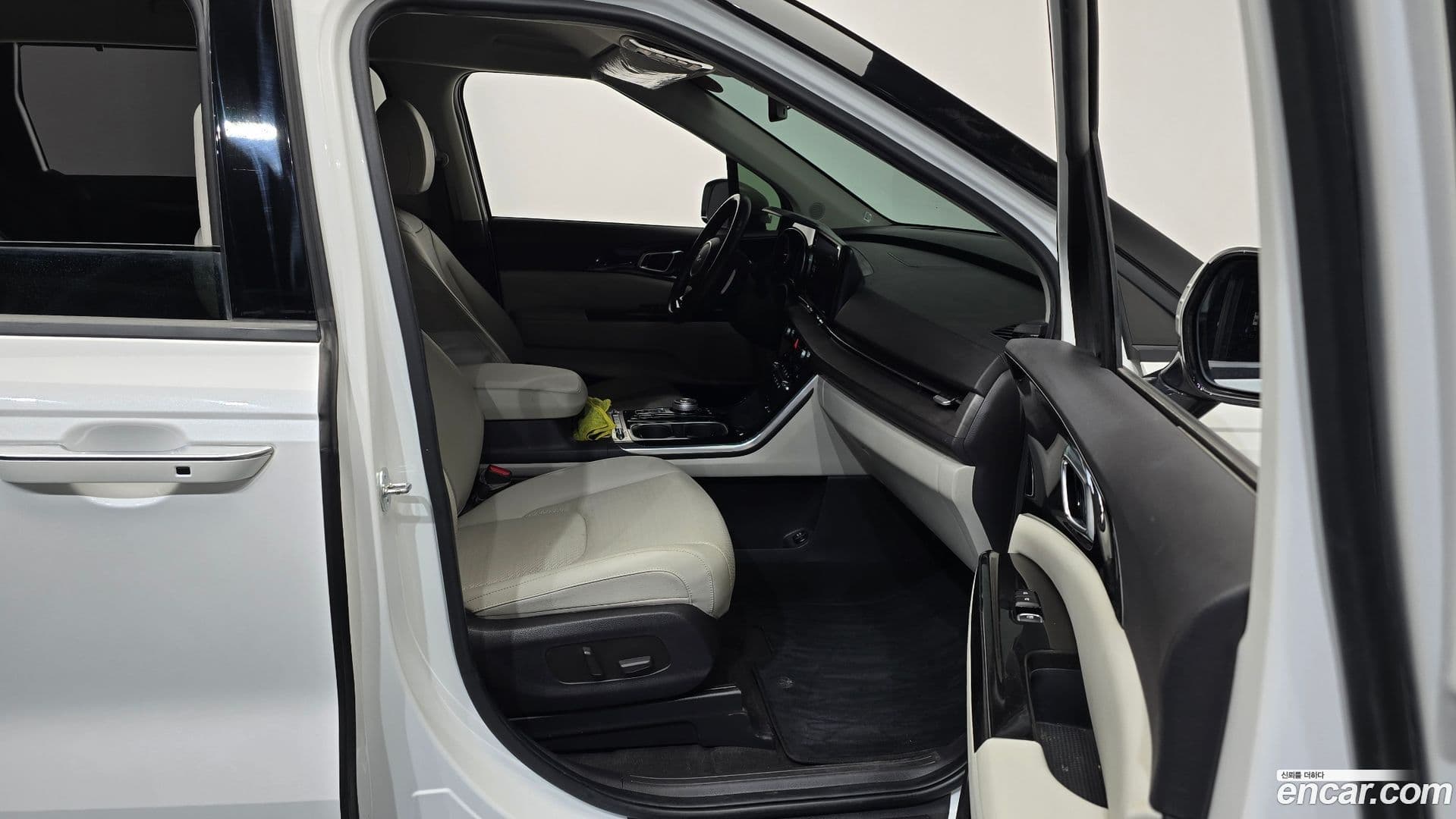 Main__Slider__Photo:Canival Kia 2023.4-10