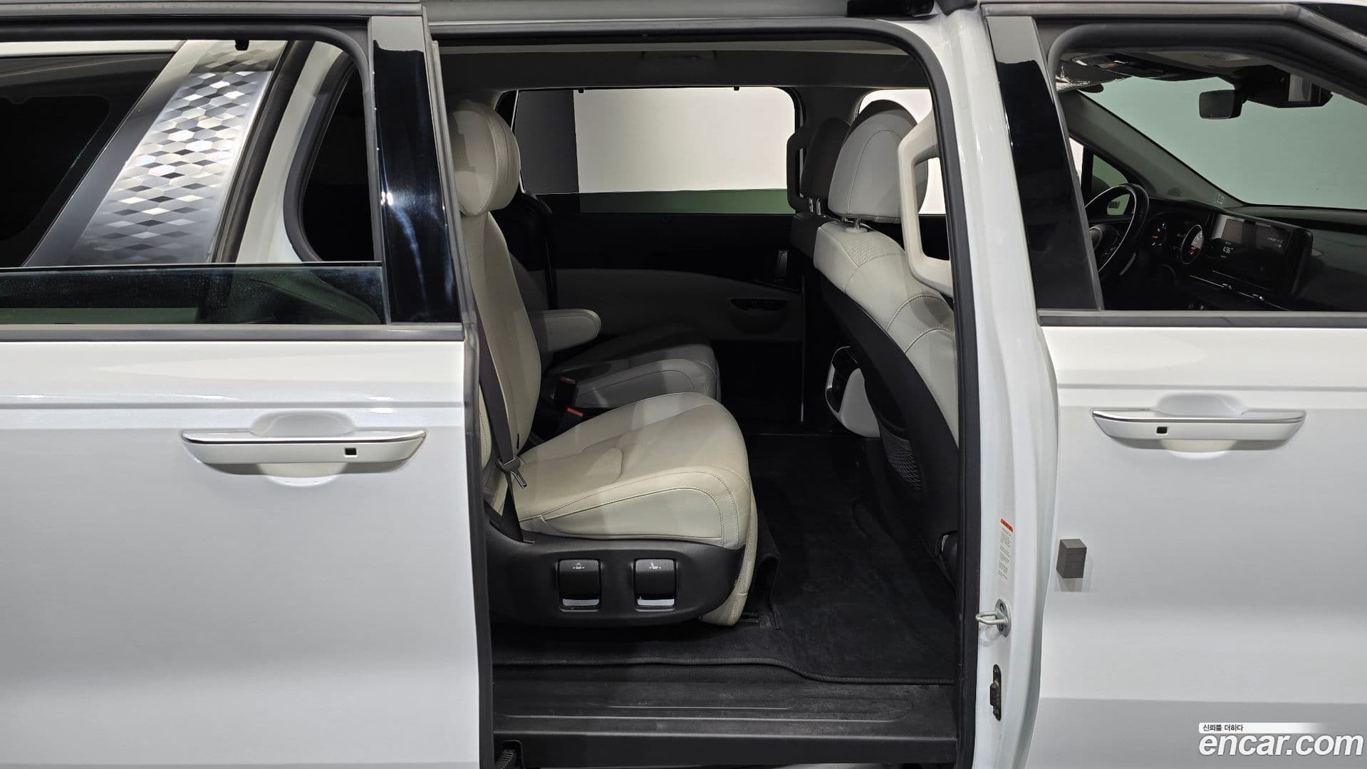 Main__Slider__Photo:Canival Kia 2023.4-11