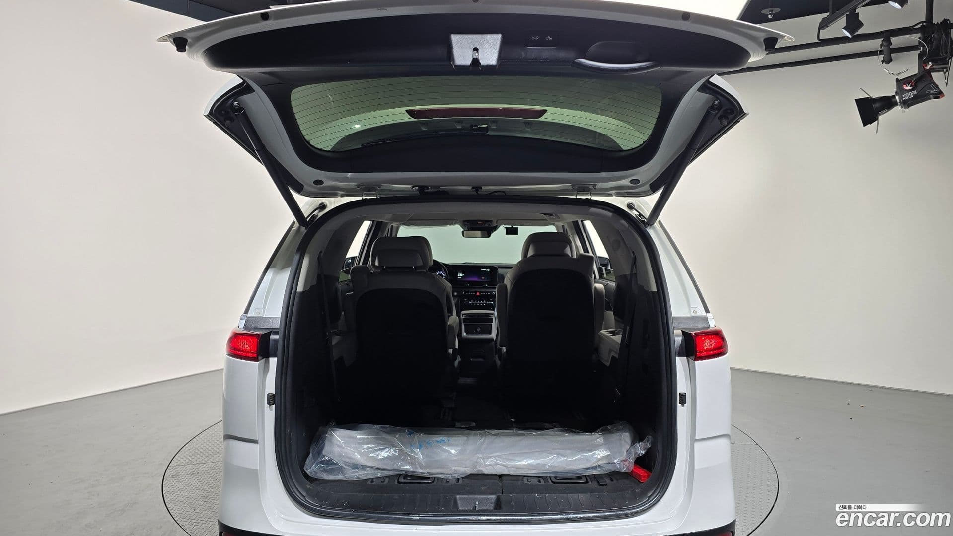 Main__Slider__Photo:Canival Kia 2023.4-19