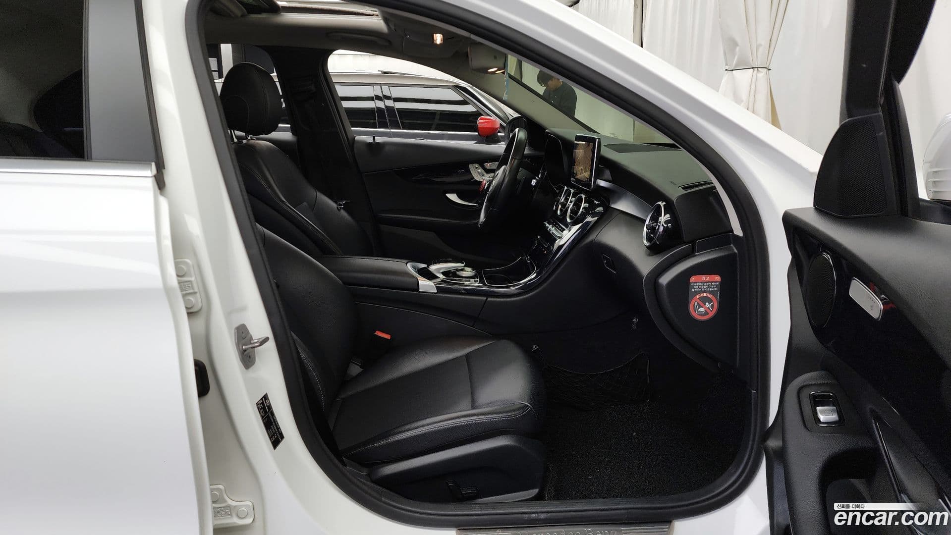 Main__Slider__Photo:C-Class Mercedes-Benz 2016.9-10