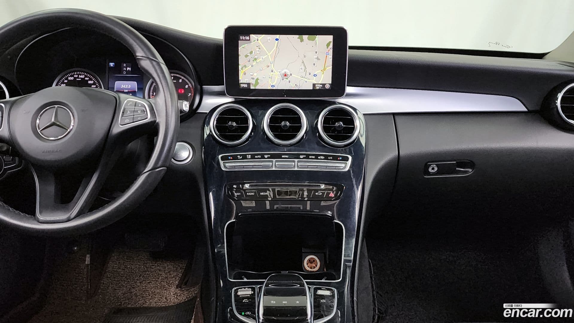 Main__Slider__Photo:C-Class Mercedes-Benz 2016.9-13