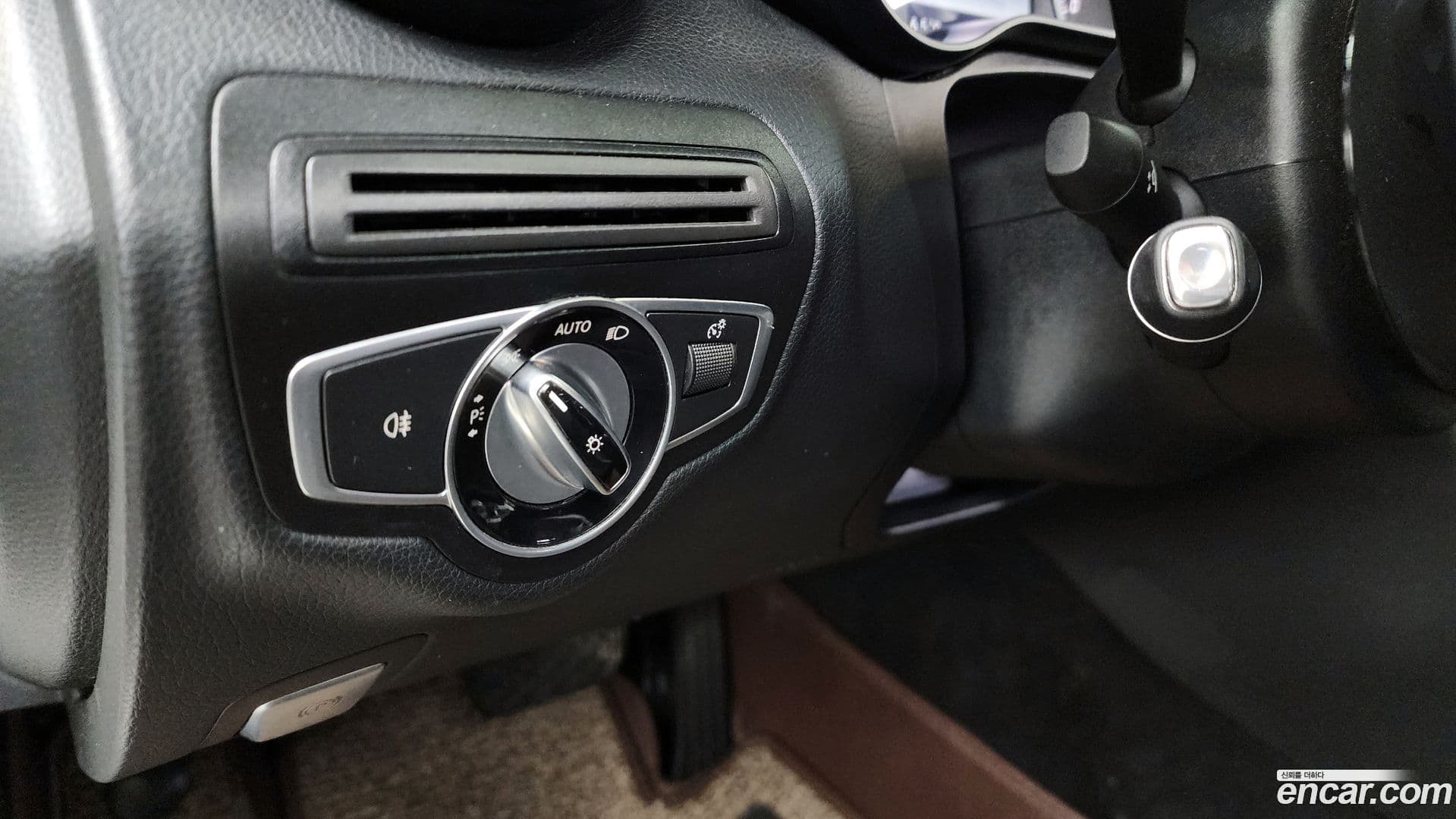 Main__Slider__Photo:C-Class Mercedes-Benz 2016.9-15