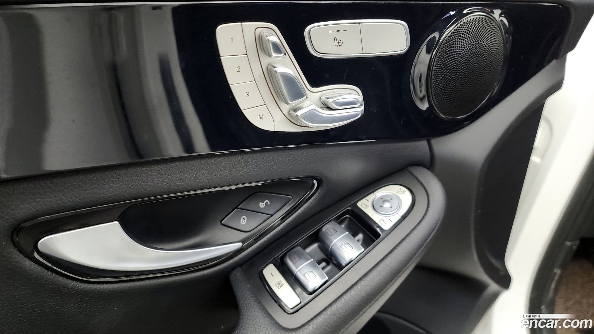 Main__Slider__Photo:C-Class Mercedes-Benz 2016.9-18