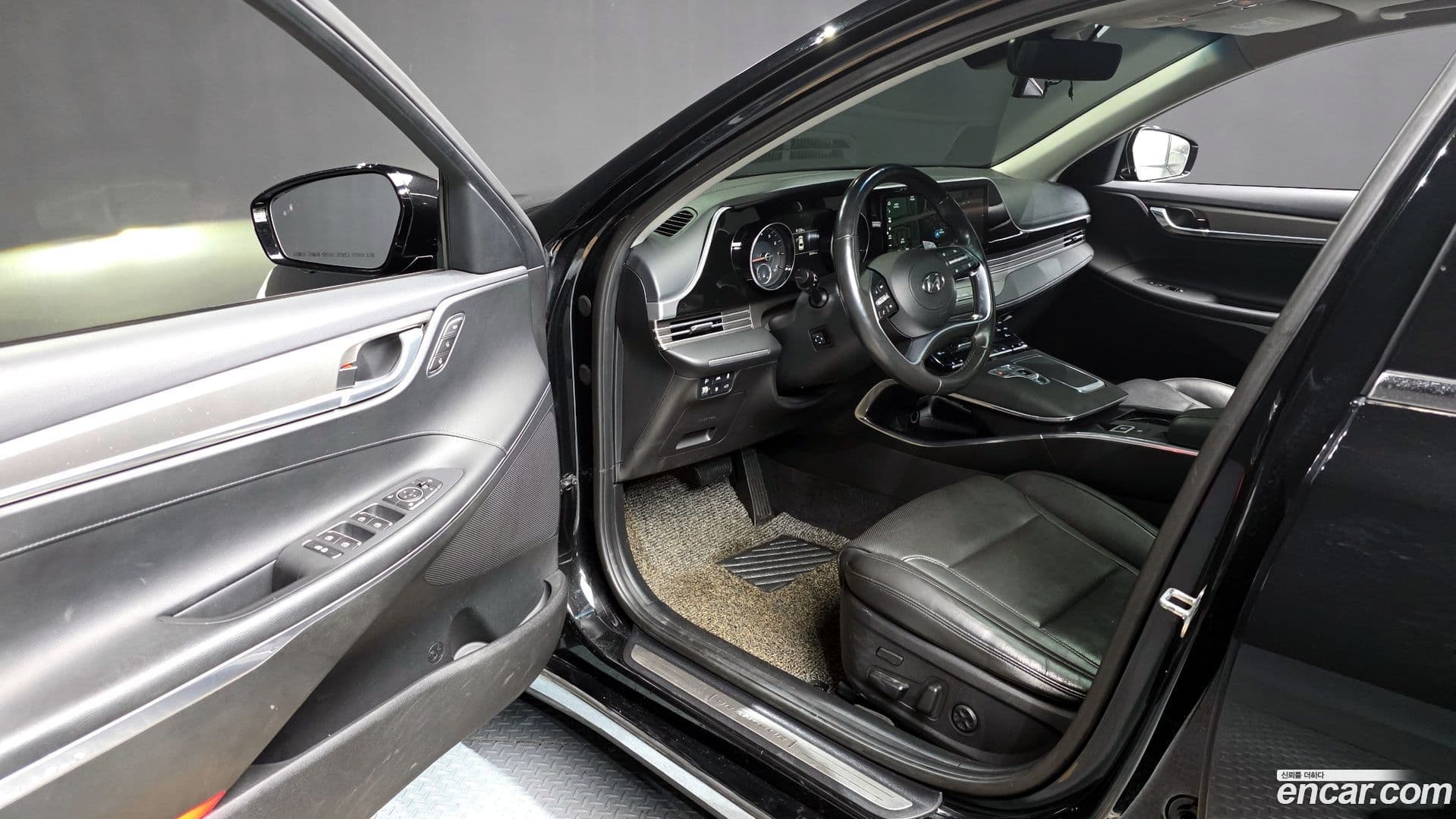 Main__Slider__Photo:Grandeur Hyundai 2021.4-9