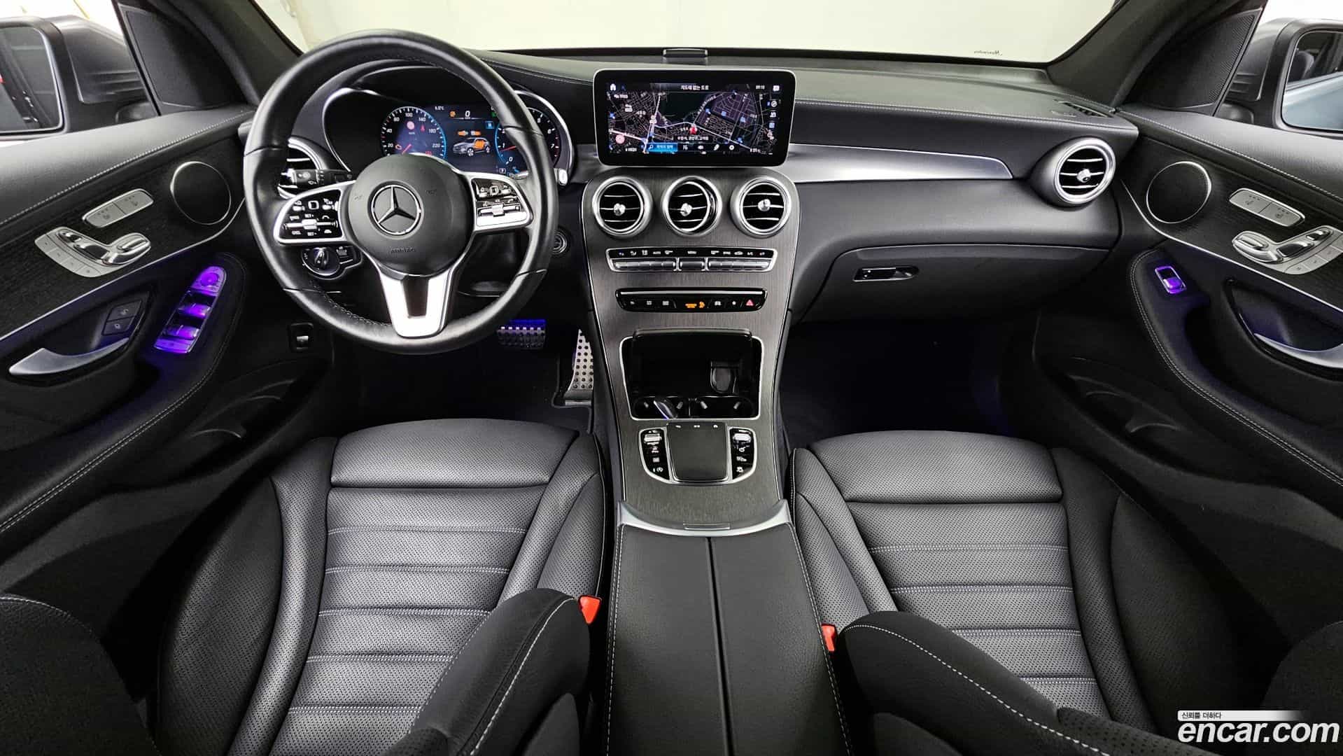 GLC-Class Mercedes-Benz 2022.8-INNER-007