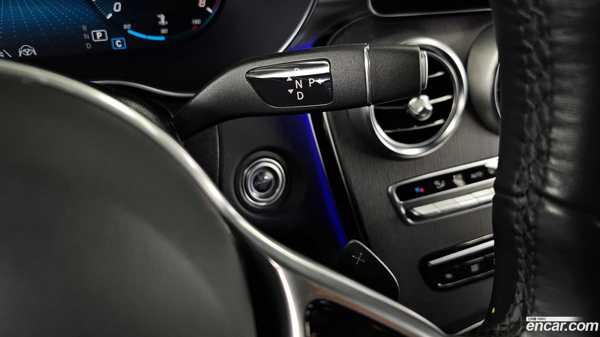 GLC-Class Mercedes-Benz 2022.8-INNER-009