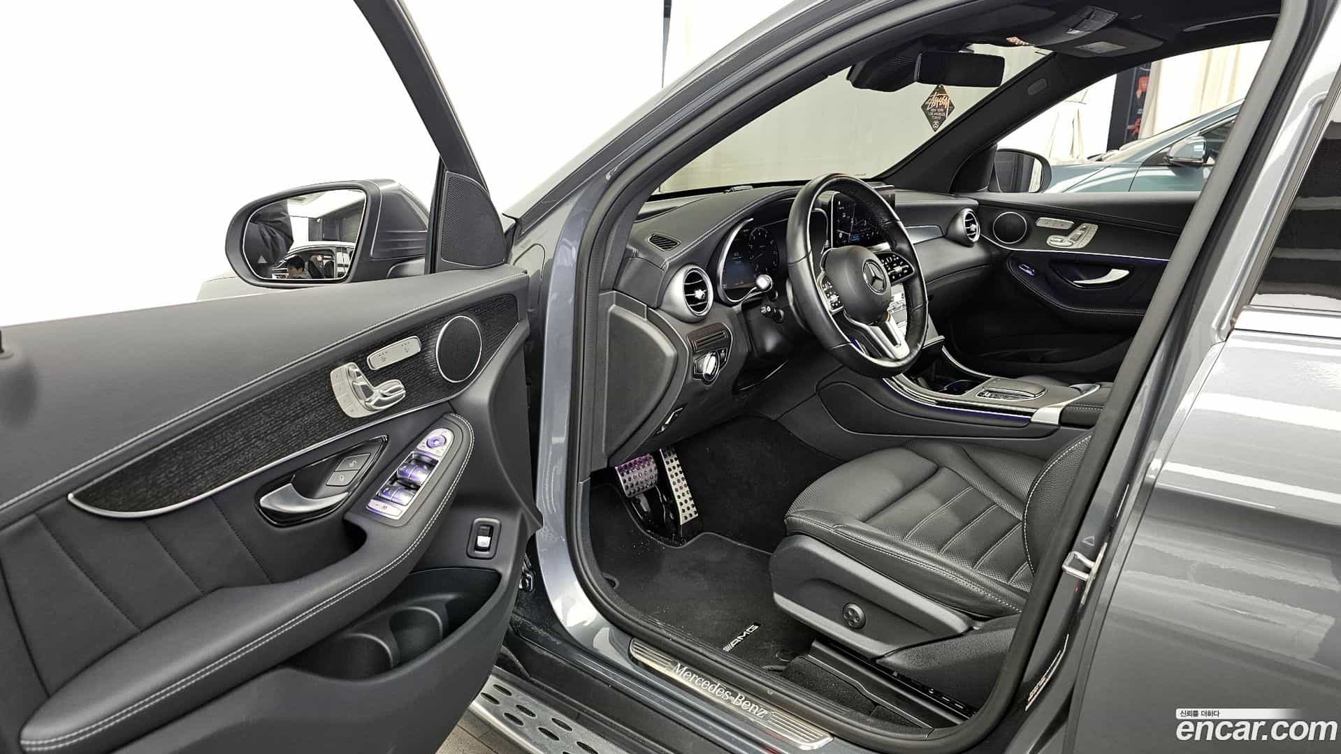 GLC-Class Mercedes-Benz 2022.8-INNER-010